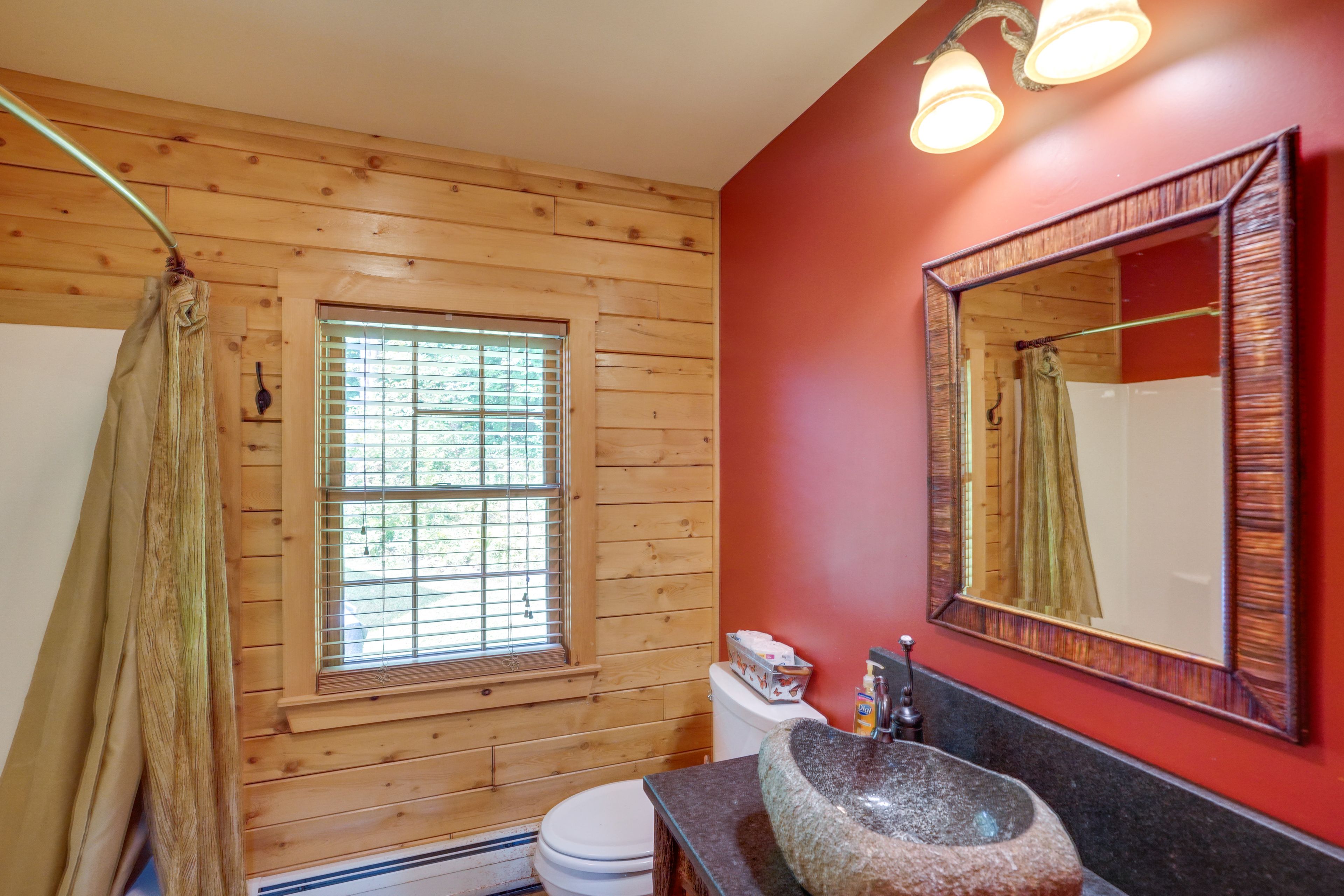 Full Bathroom | Toiletries Provided