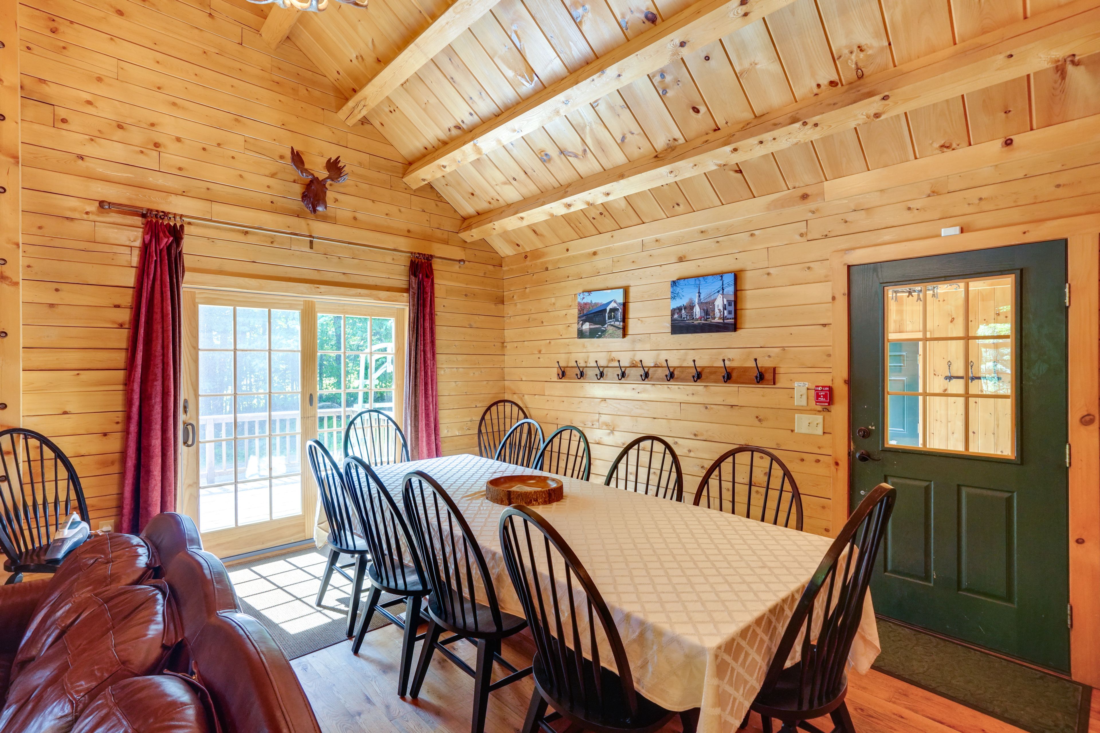 Dining Area | Dishware/Flatware Provided