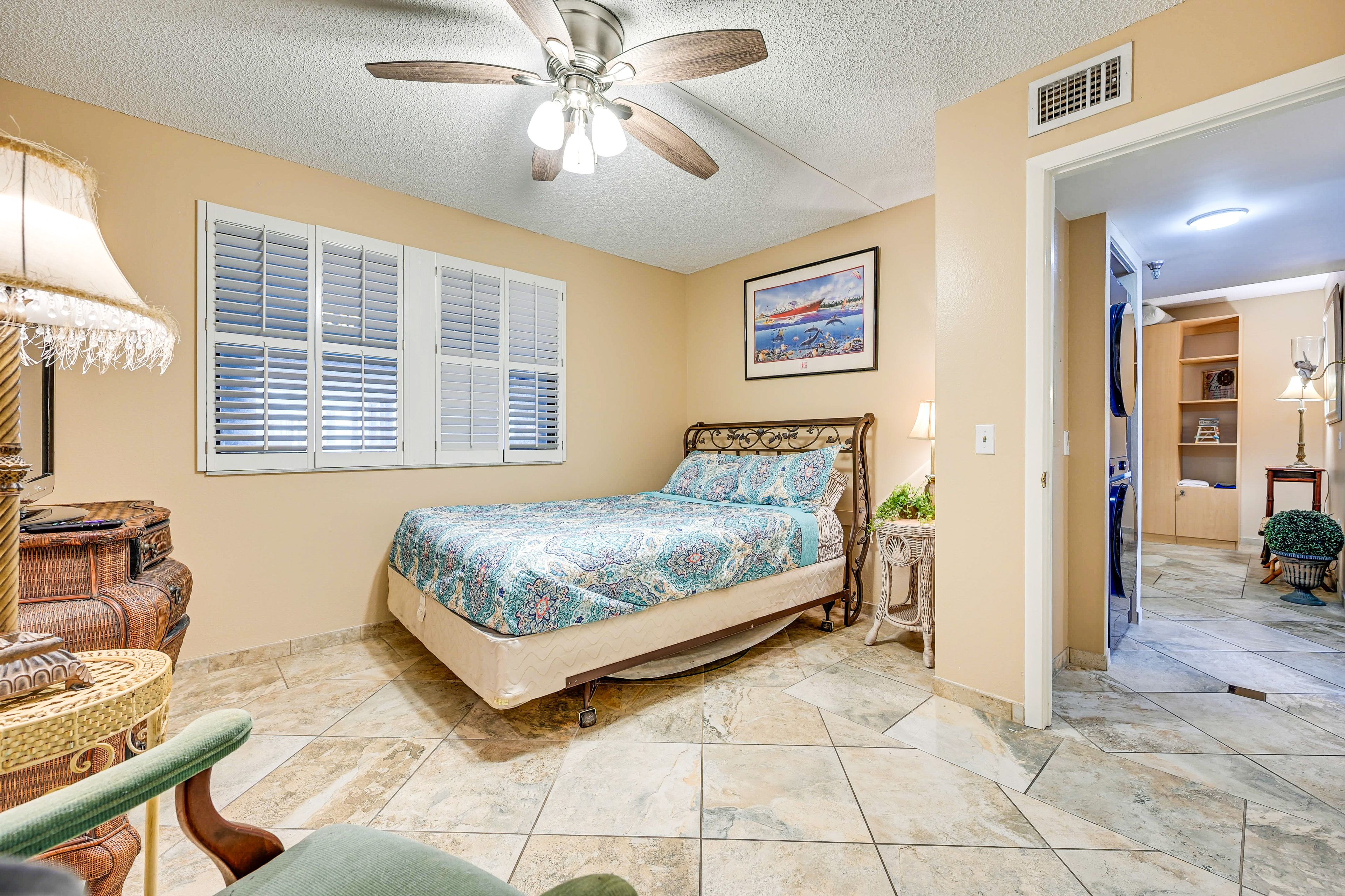 Bedroom 2 | Queen Bed