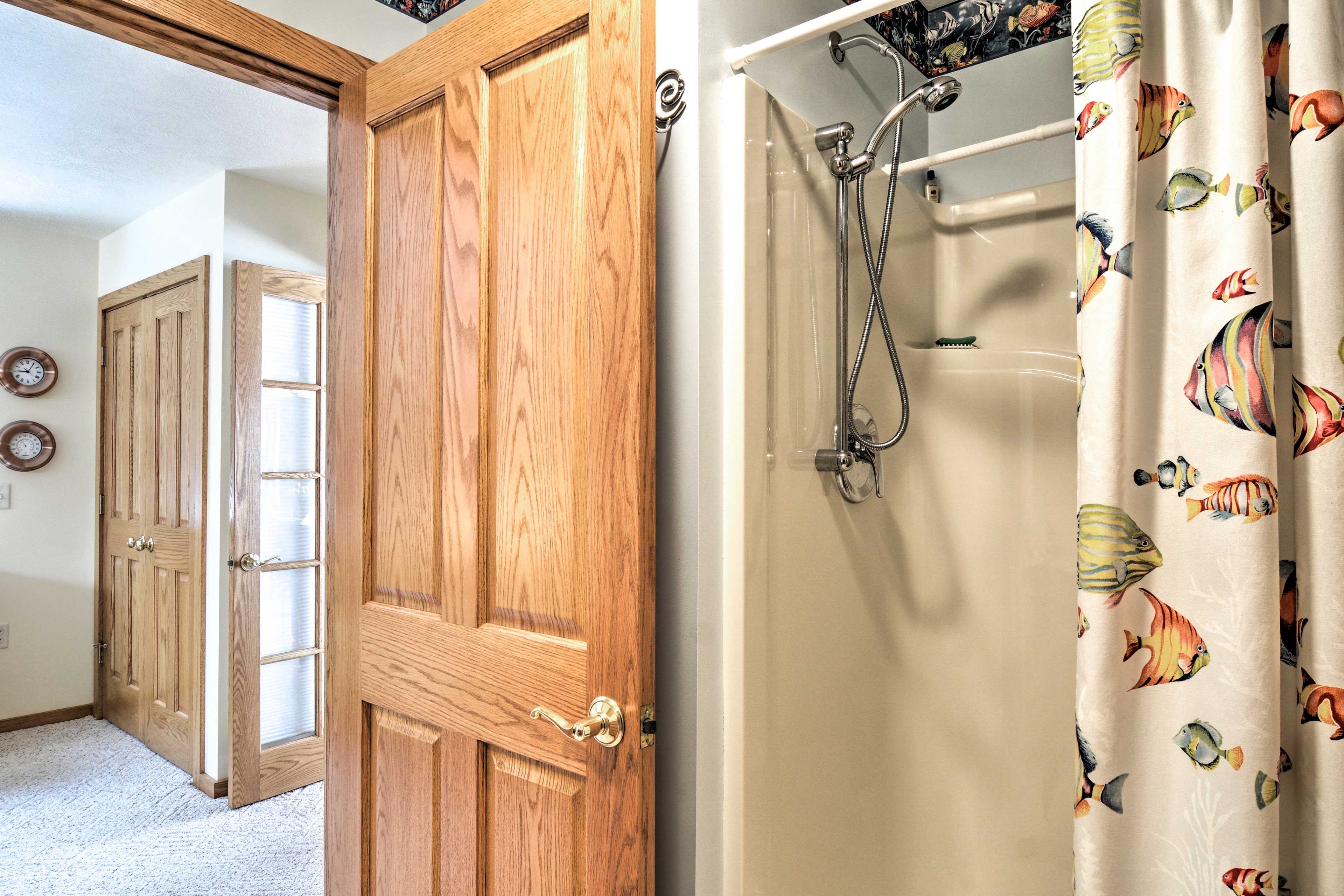 Plenty of fresh towels & linens are provided in this lovely cottage.