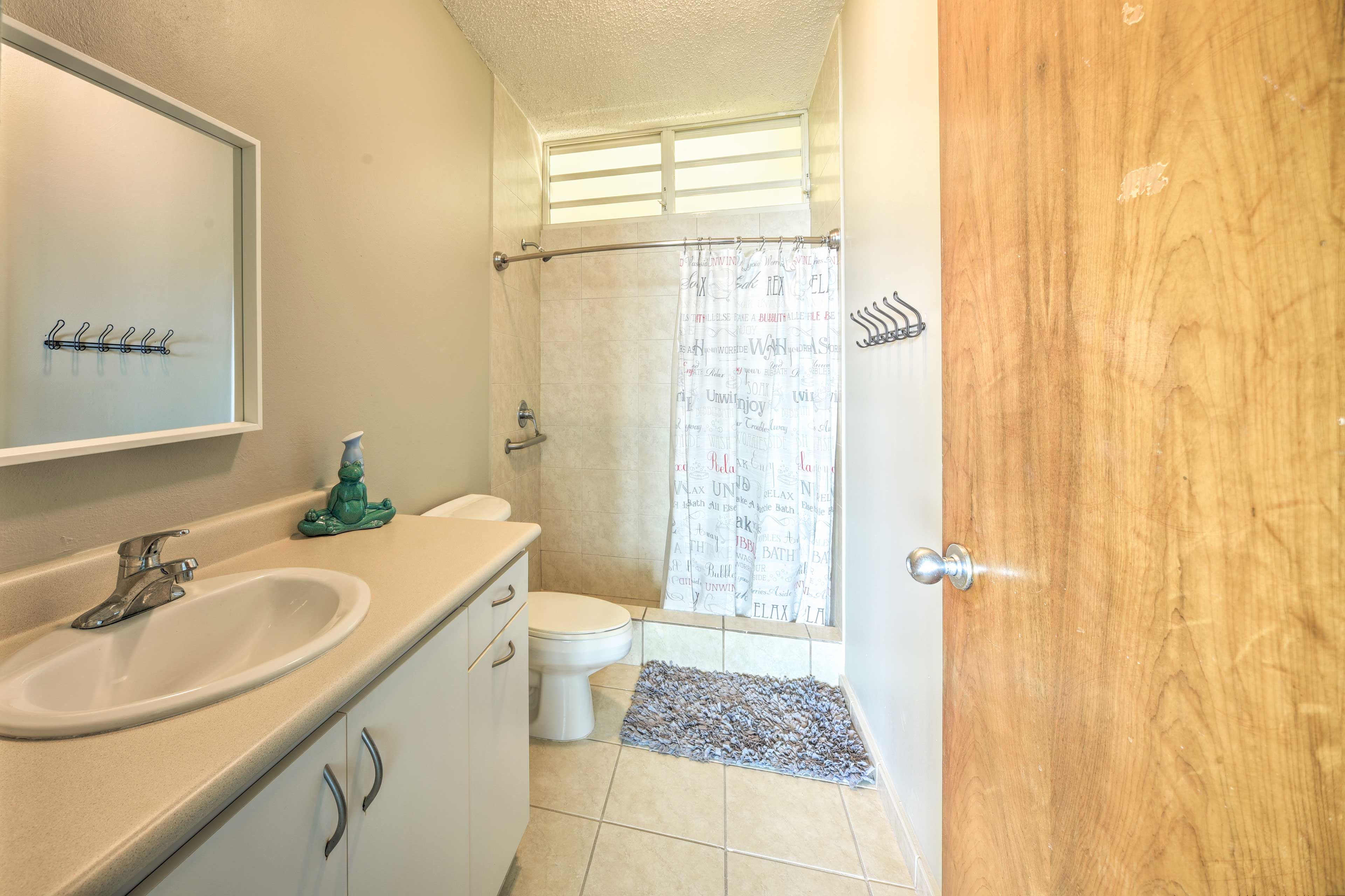 Full Bathroom | Complimentary Toiletries