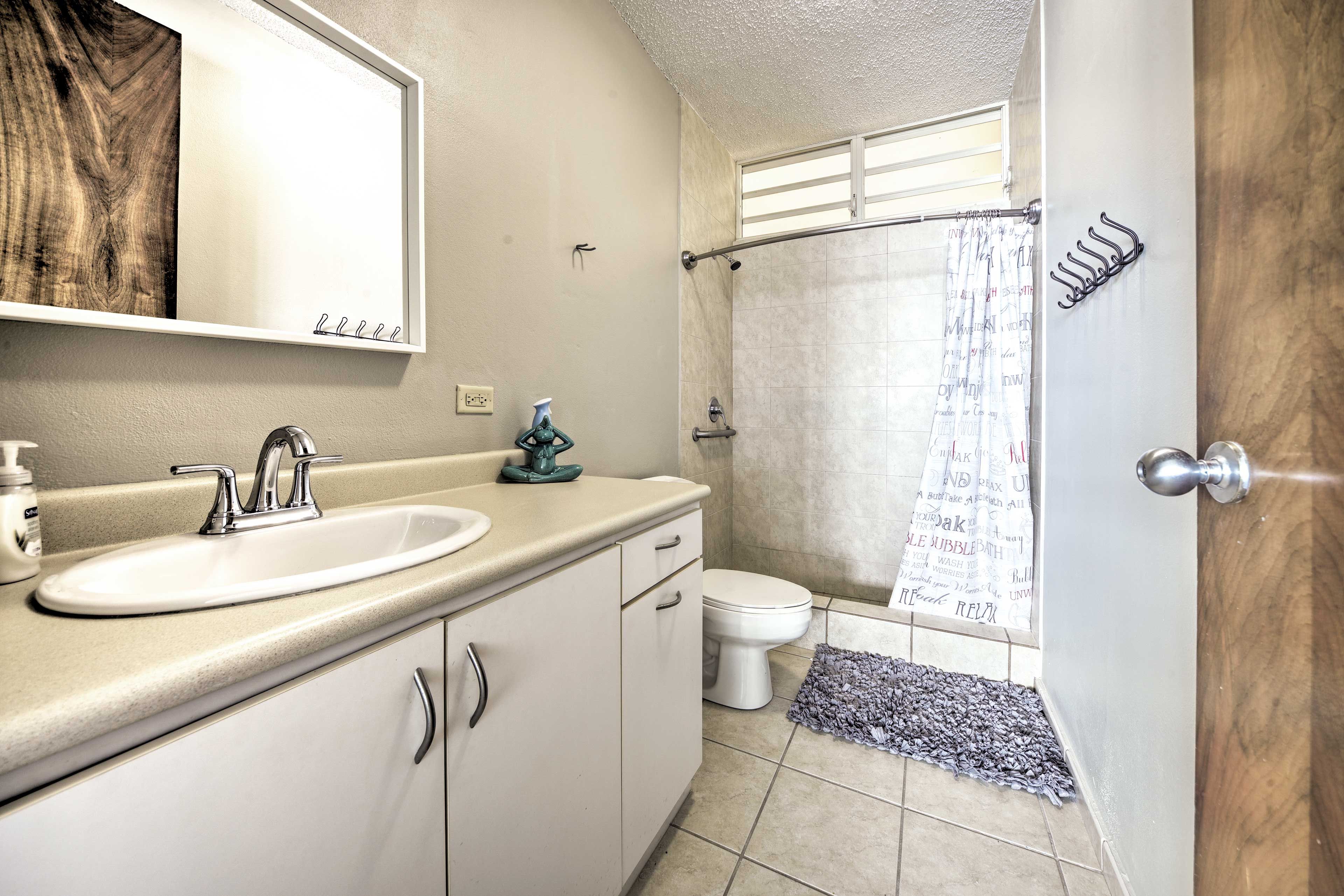 Full Bathroom | Complimentary Toiletries