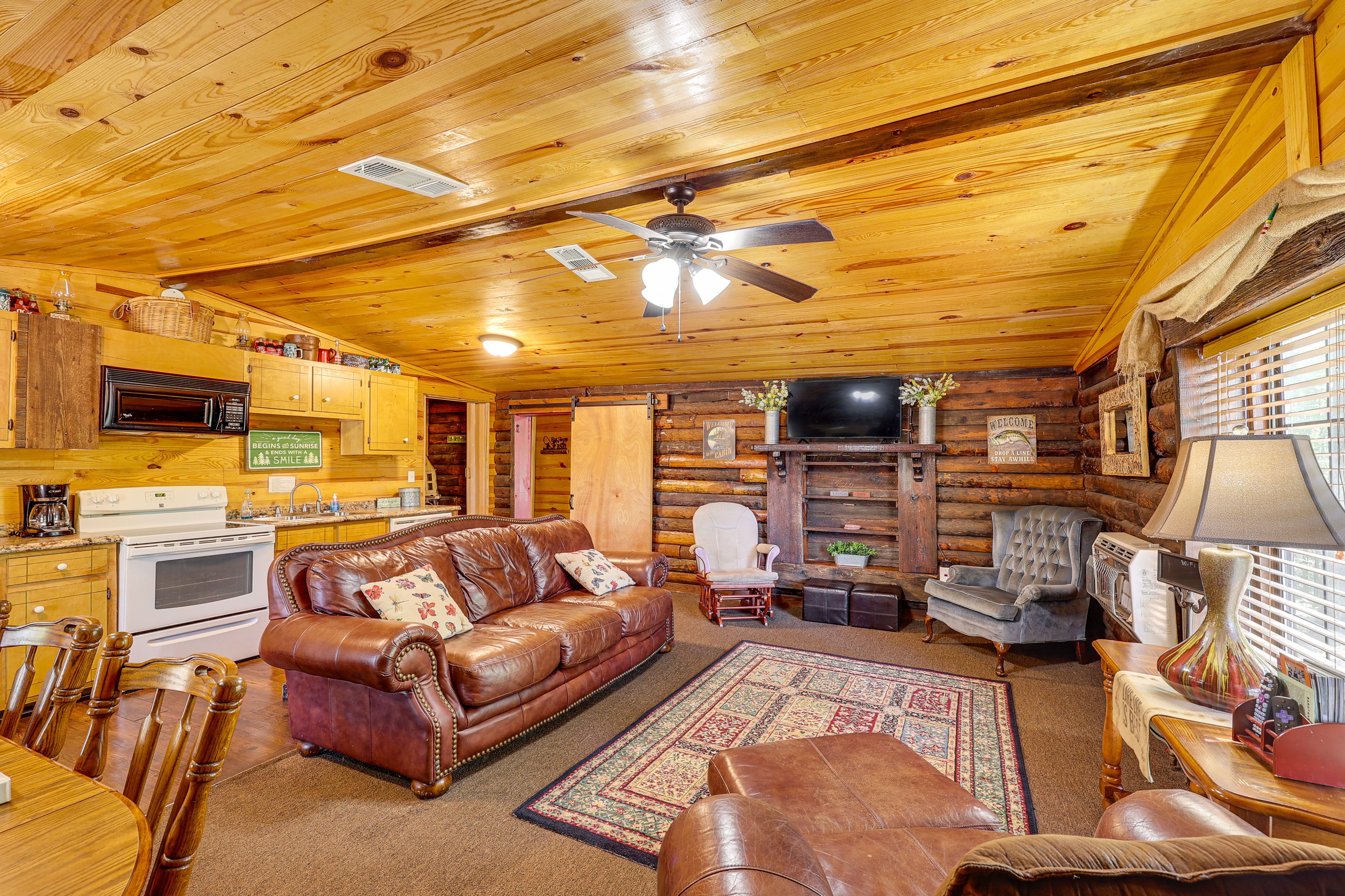 Living Room | Free WiFi | Satellite TV | Central A/C & Heat
