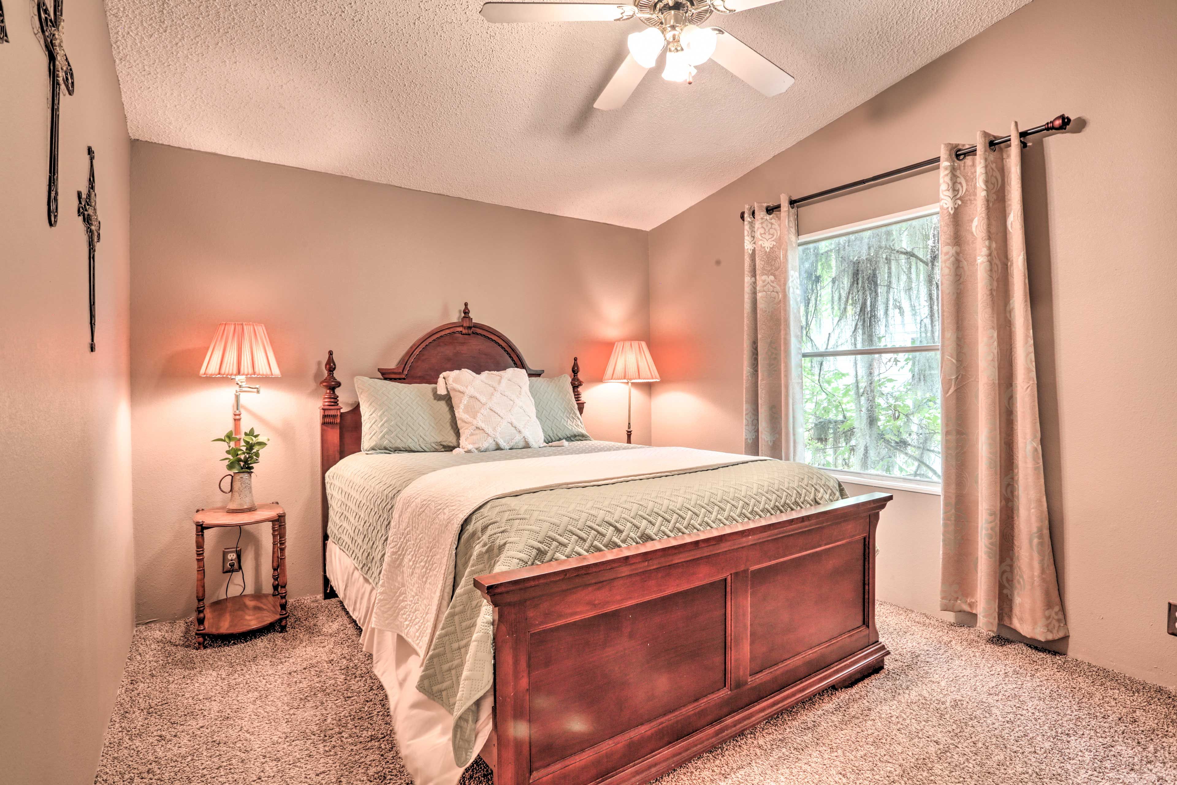 Bedroom 2 | Queen Bed
