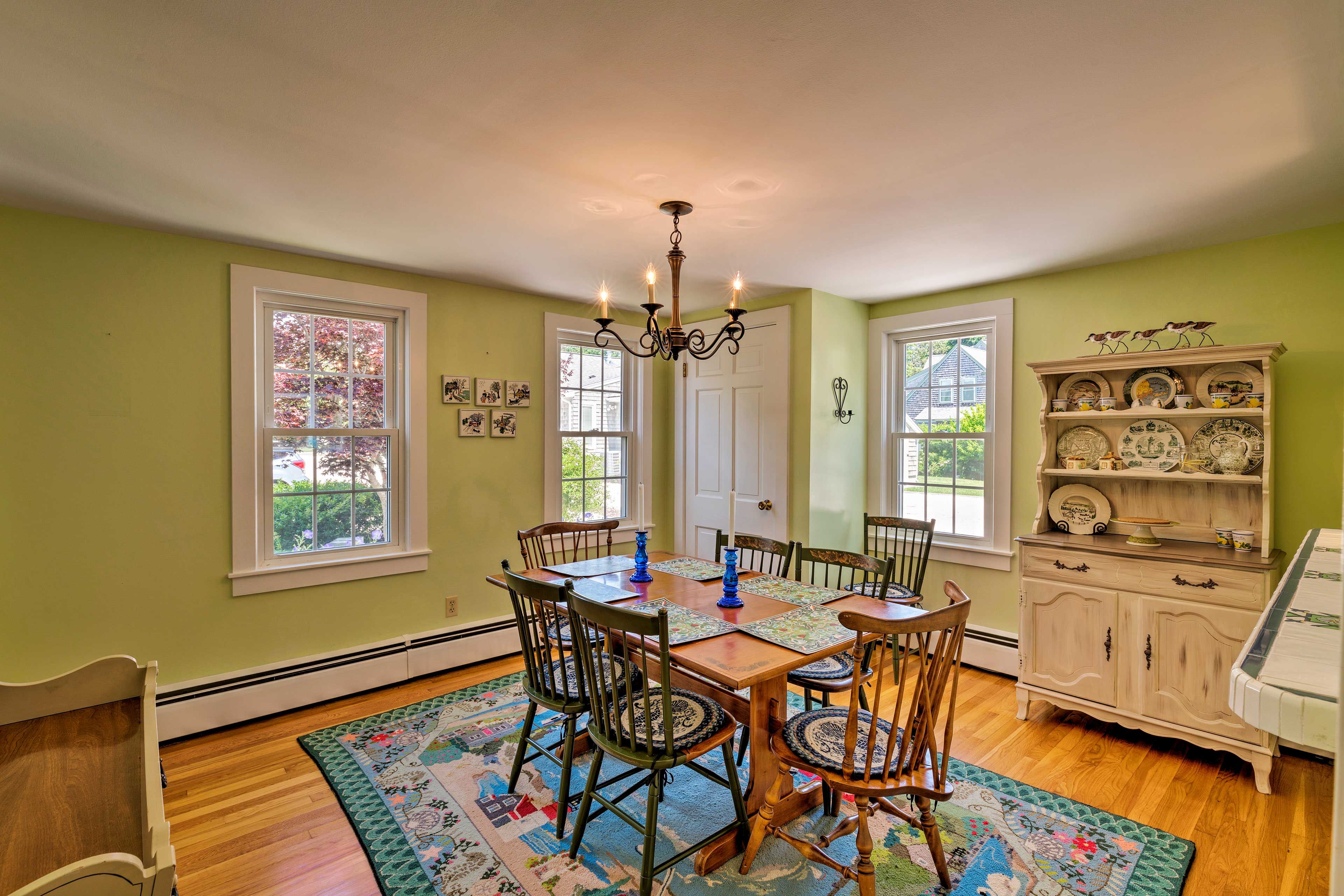 Dining Space | Dishware/Flatware