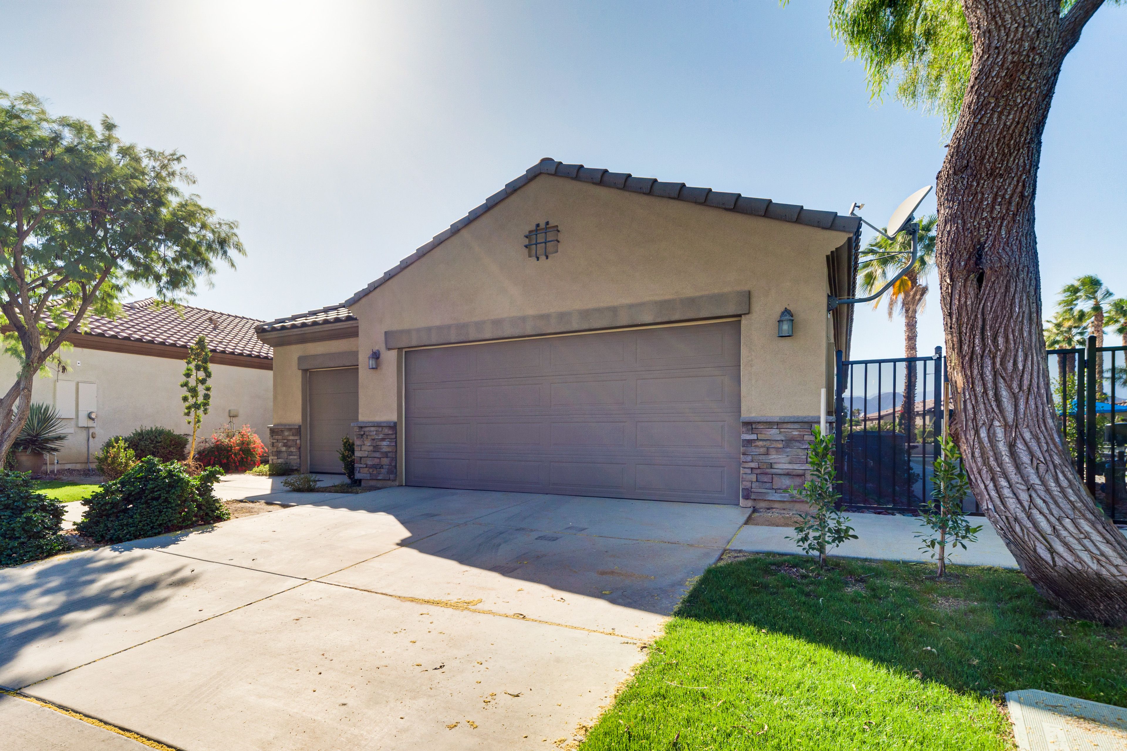 Parking | Garage (2 Vehicles) | Driveway (3 Vehicles)