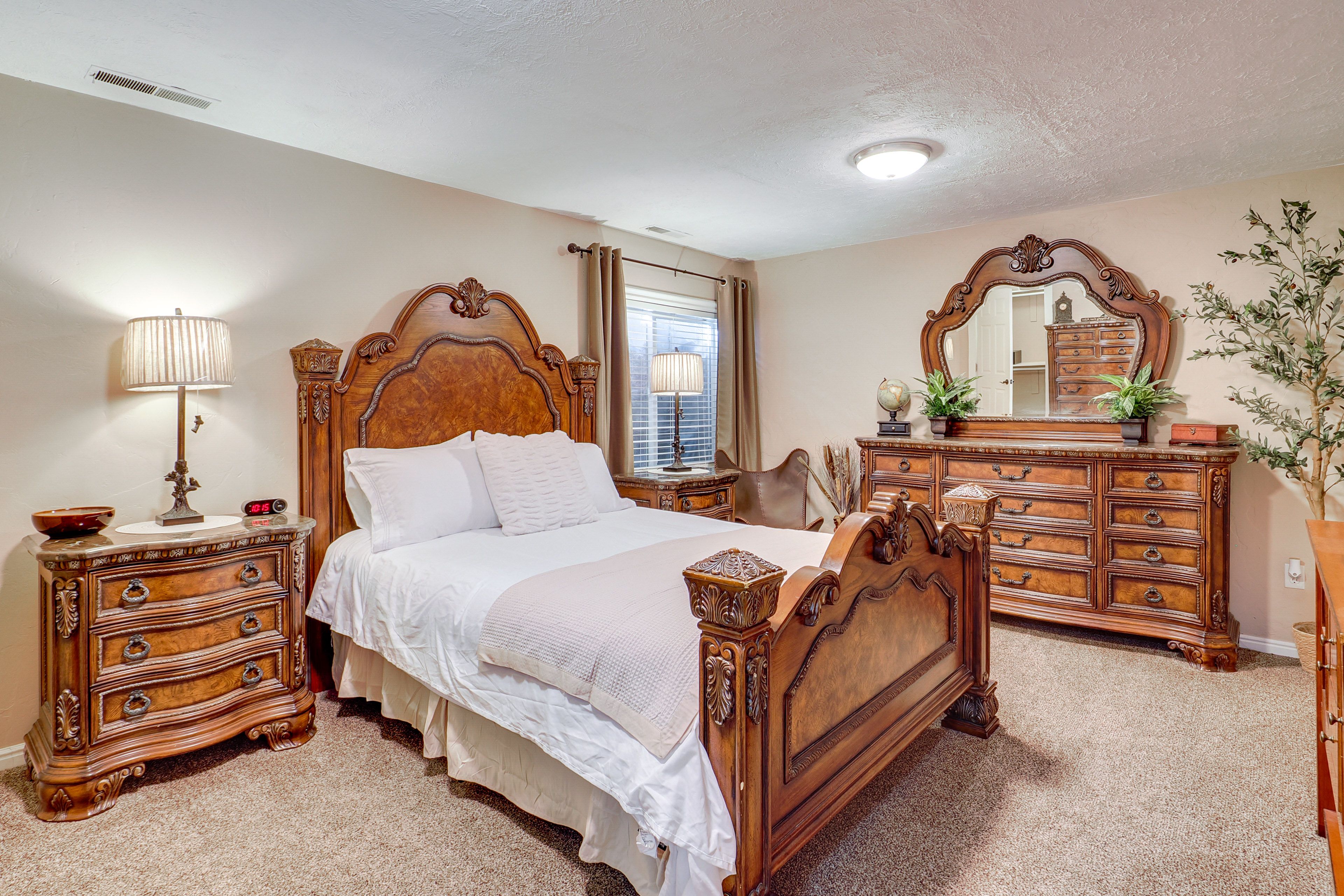 Bedroom 2 | Queen Bed