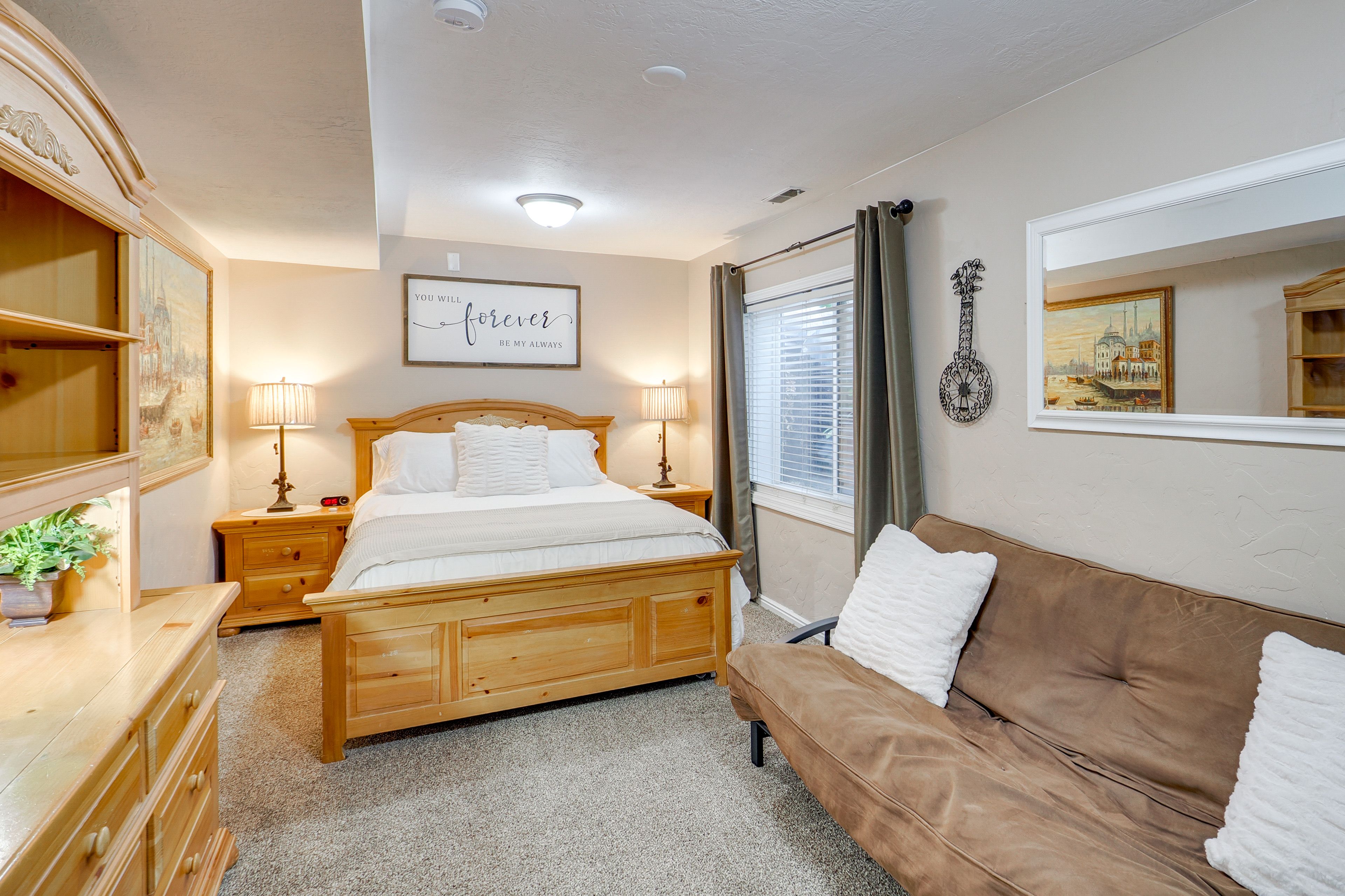 Bedroom 1 | Queen Bed | Futon