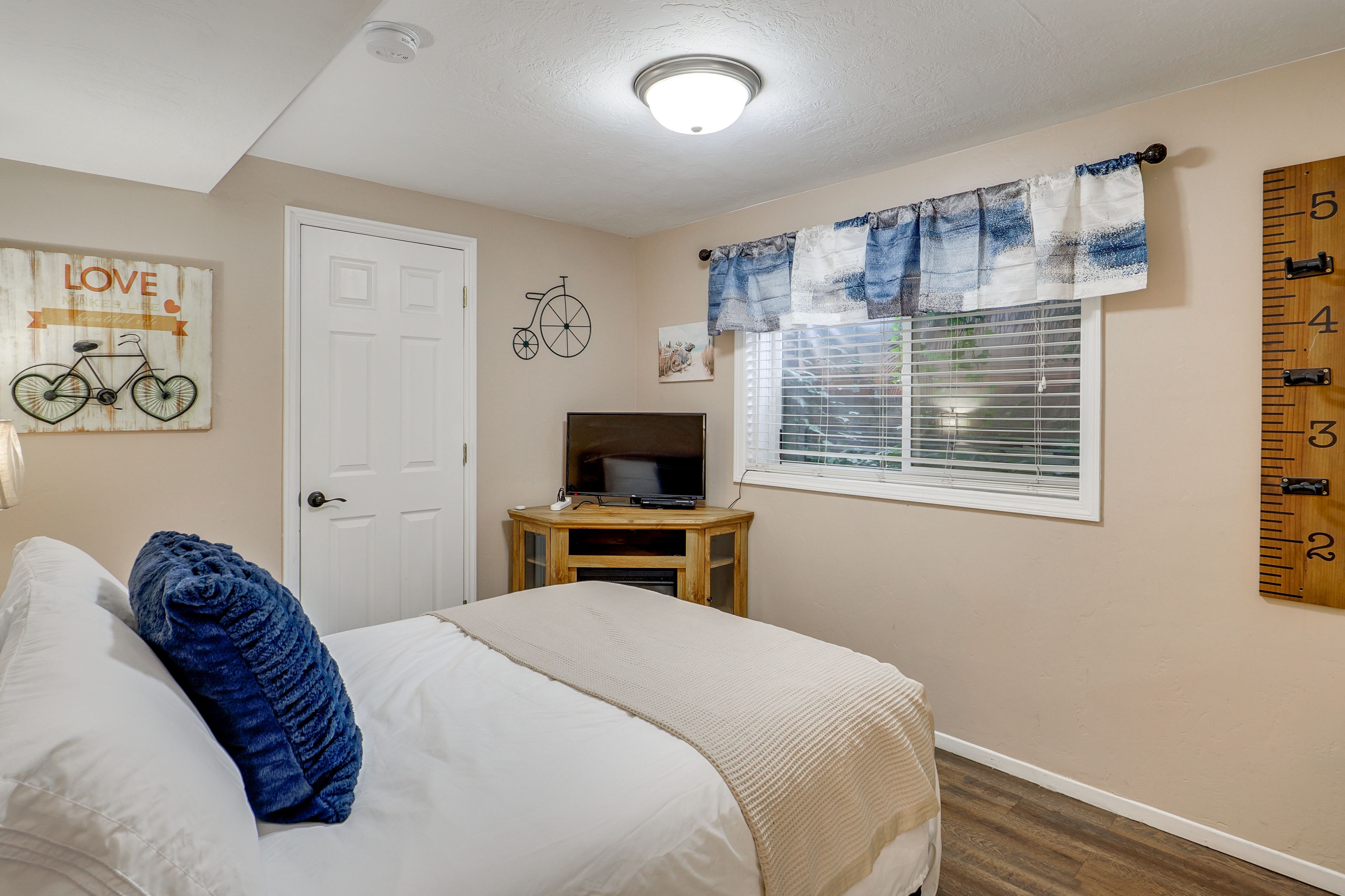 Bedroom 3 | Full Bed | Electric Fireplace