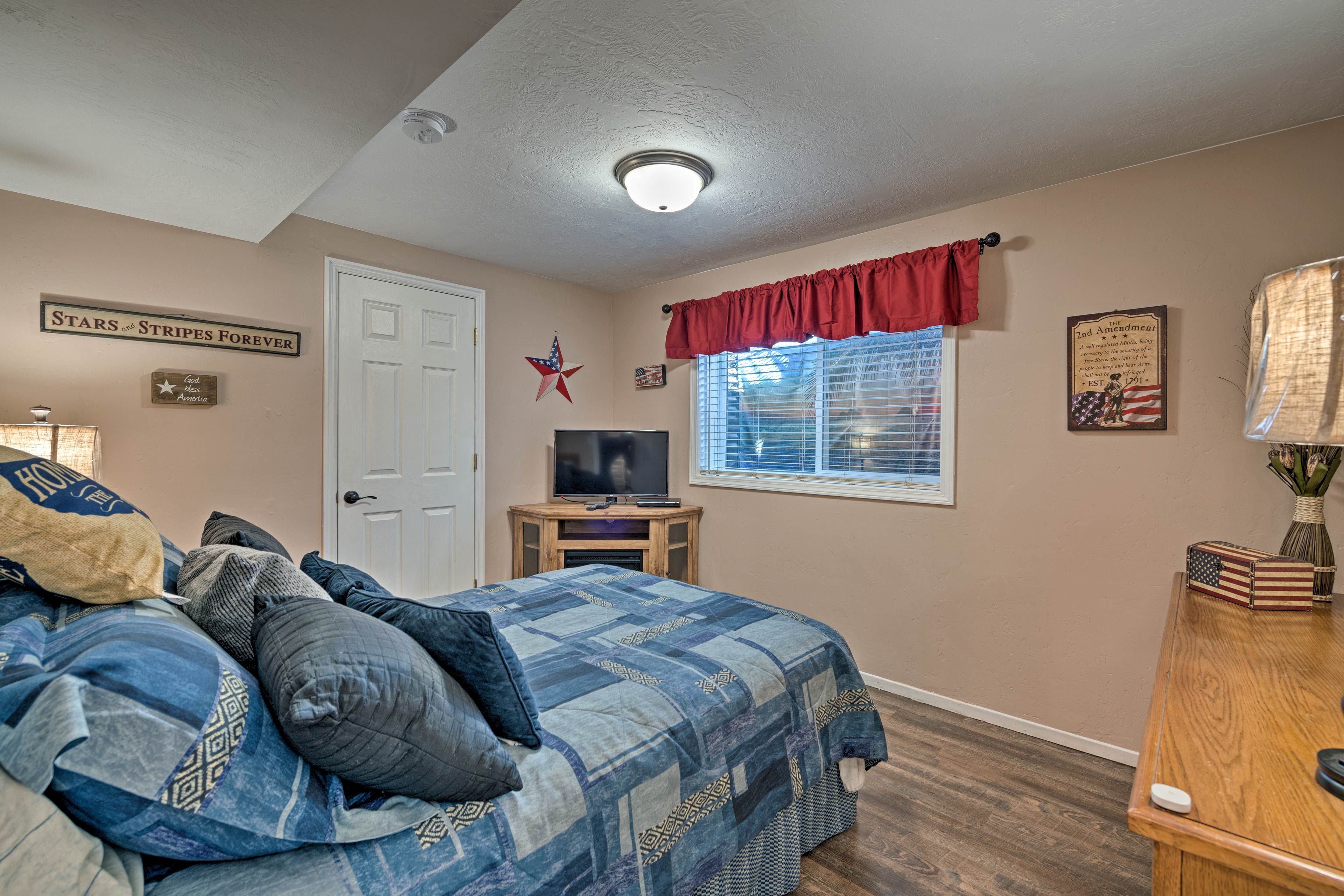 Bedroom 3 | Full Bed | Electric Fireplace