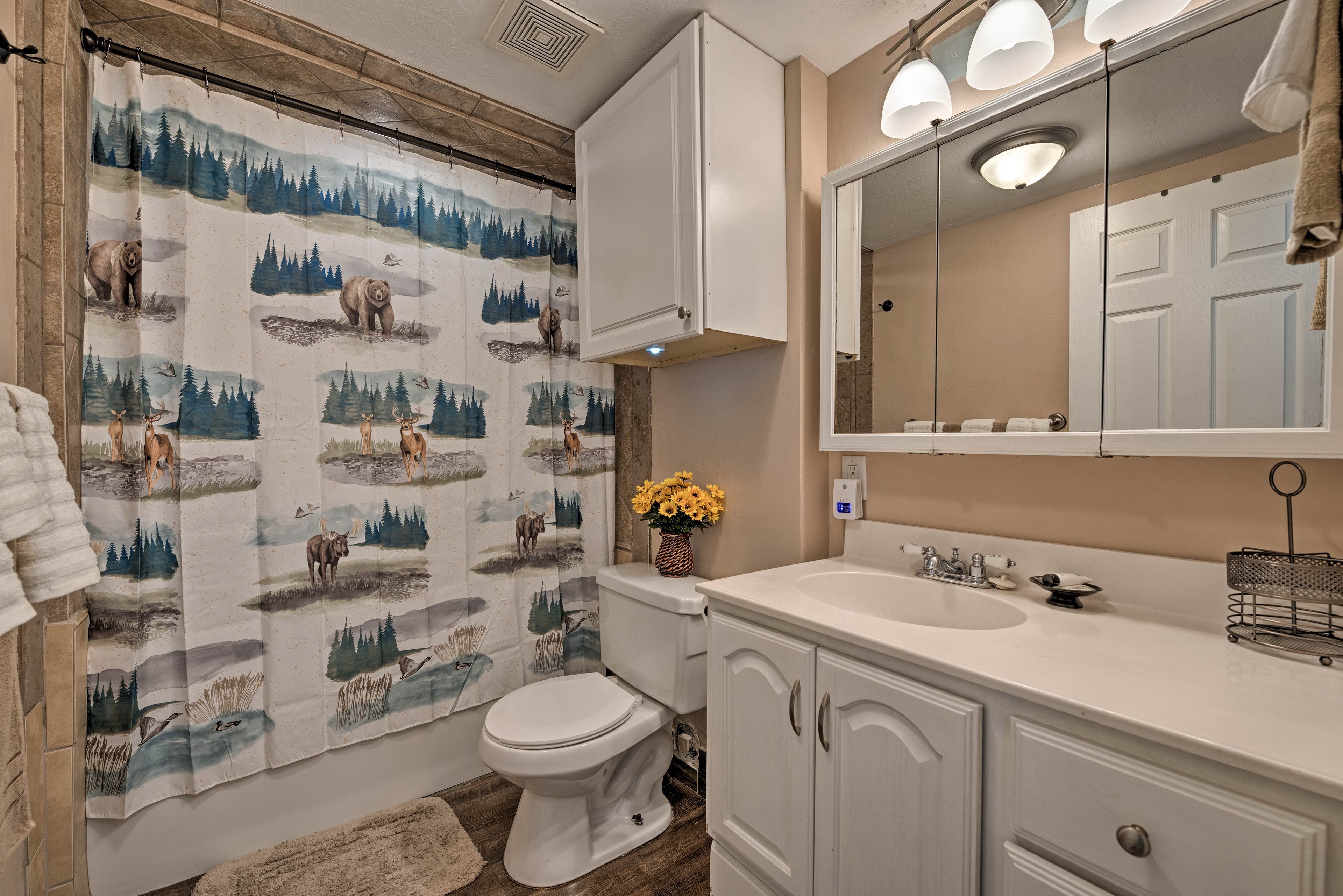 Full Bathroom | Towels & Linens Provided