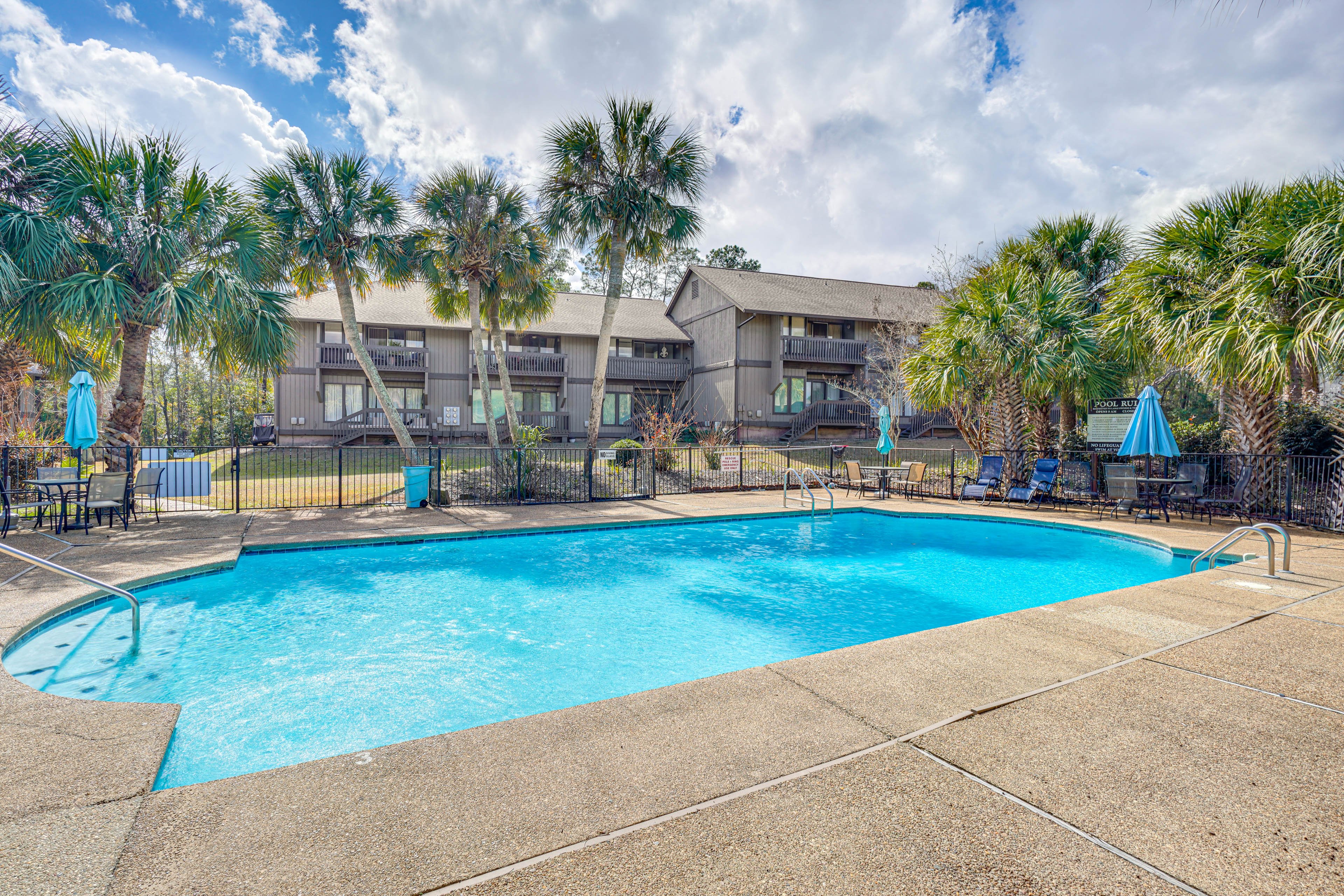 Diamondhead Vacation Rental | 1BR | 1BA | Steps Required | 639 Sq Ft