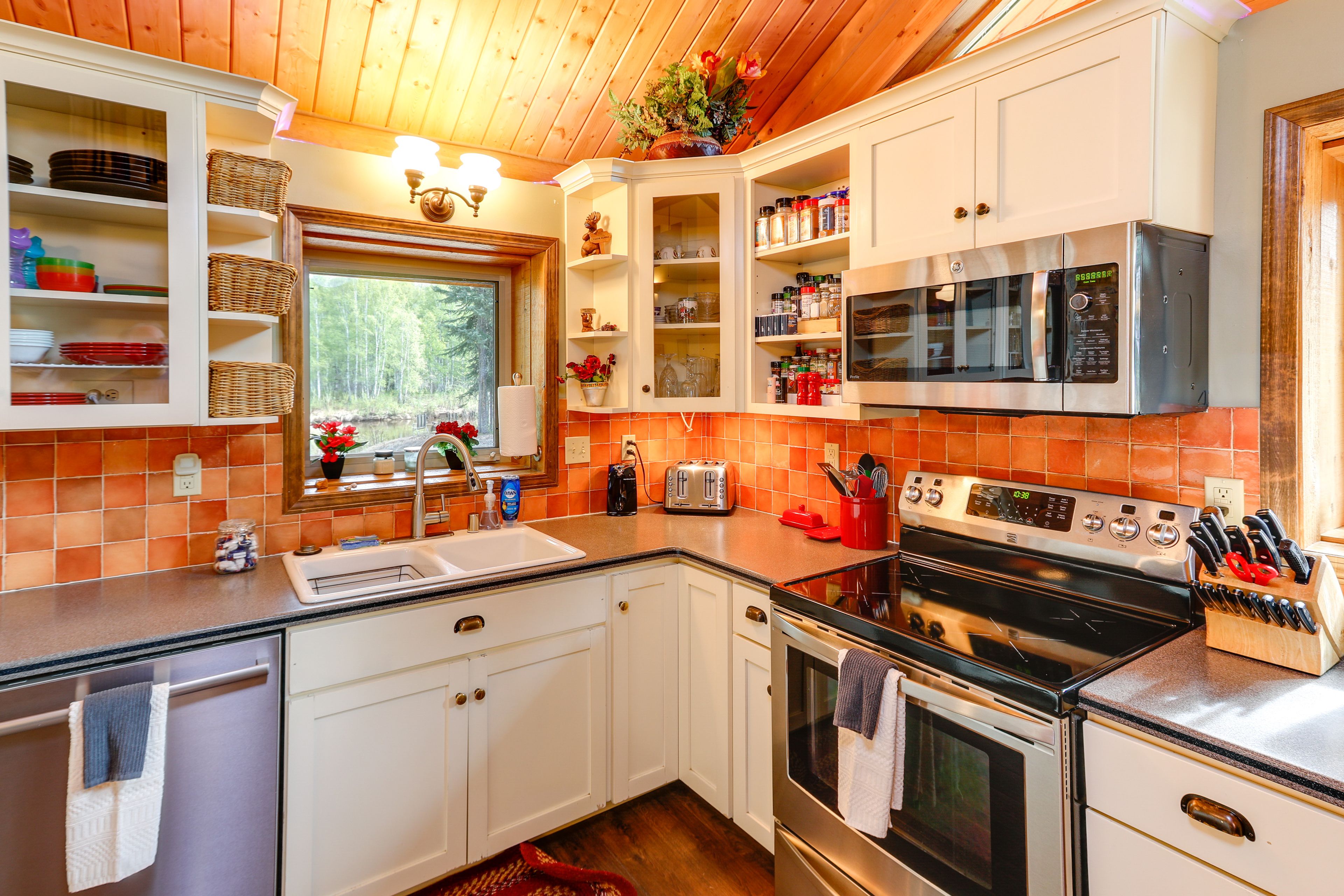 Kitchen | Toaster | Trash Bags & Paper Towels