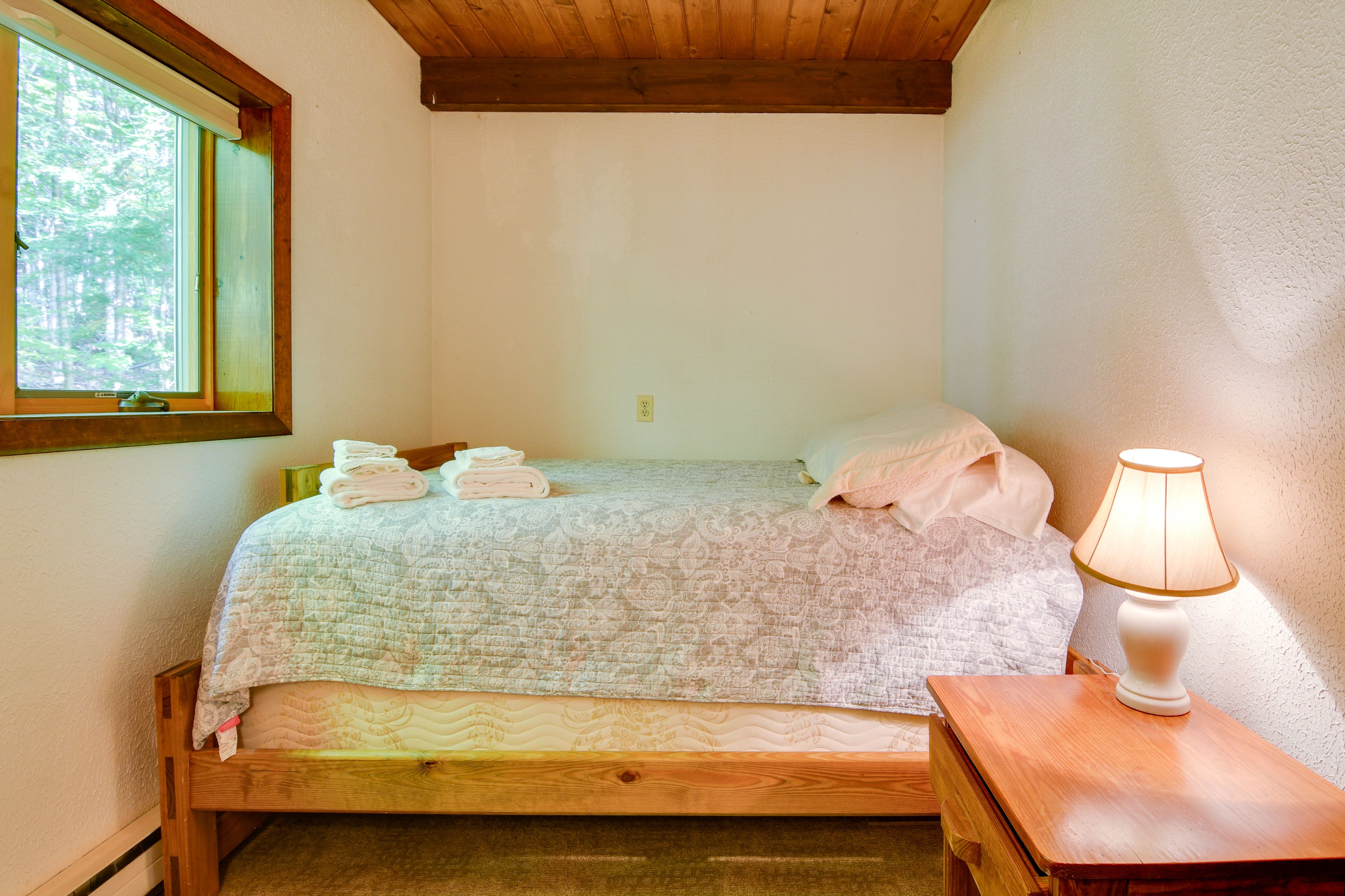 Bedroom 3 | Queen Bed