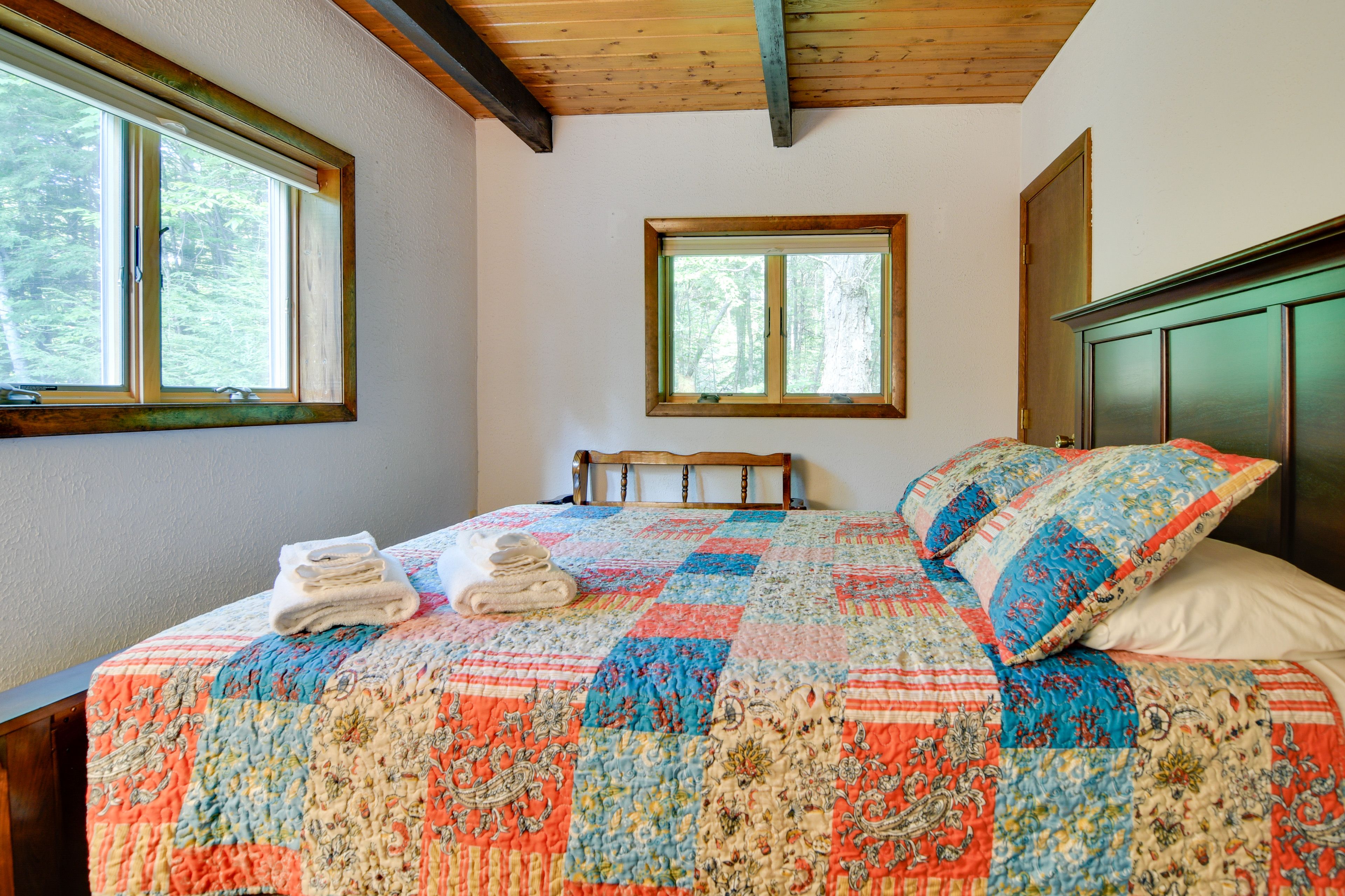 Bedroom 2 | Queen Bed