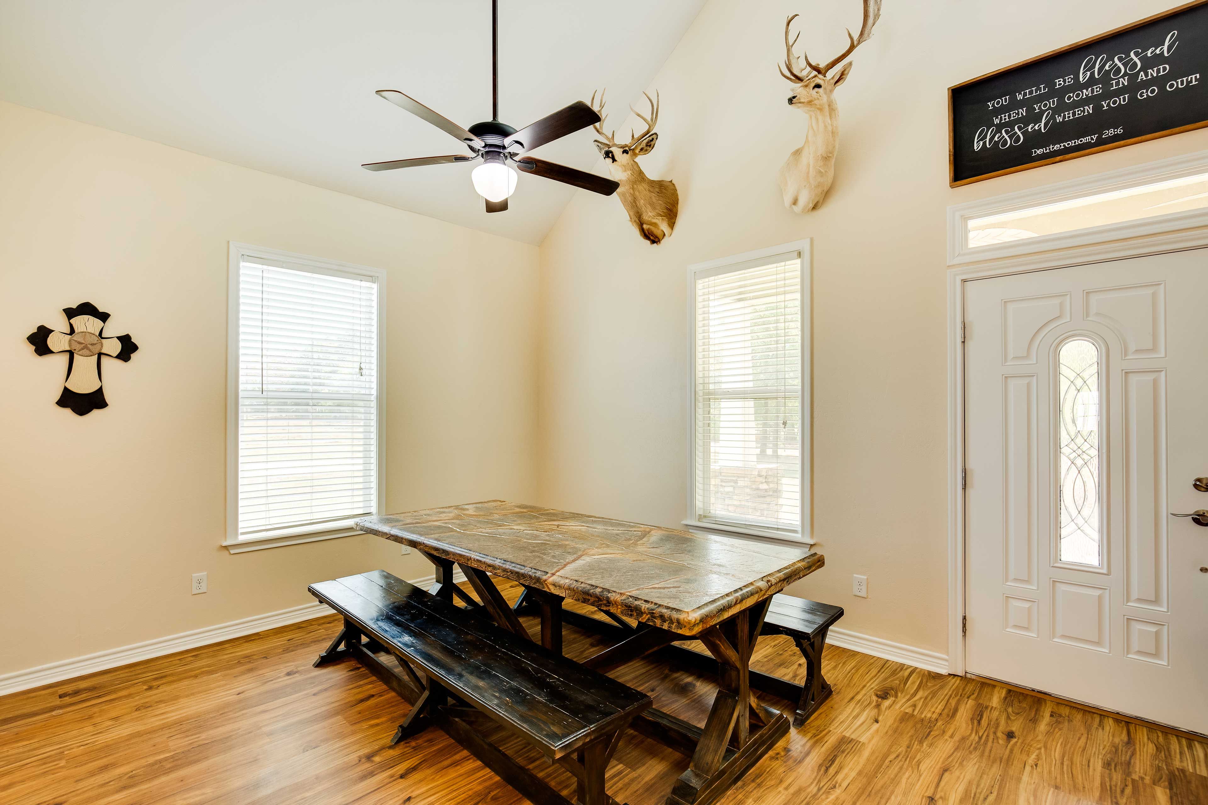 Dining Area | Dishes & Flatware Provided