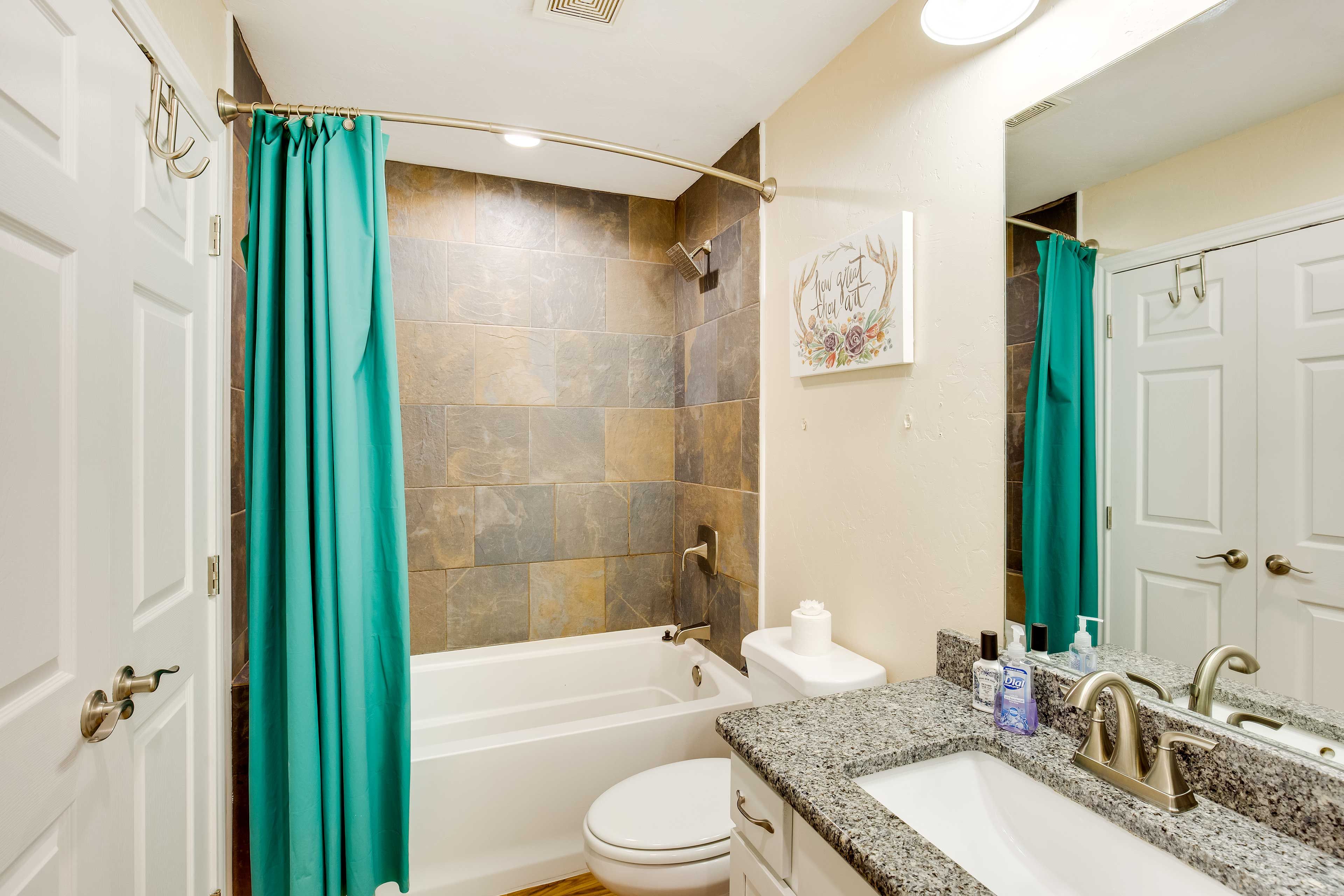 Full Bathroom | Complimentary Toiletries | Towels & Linens Provided