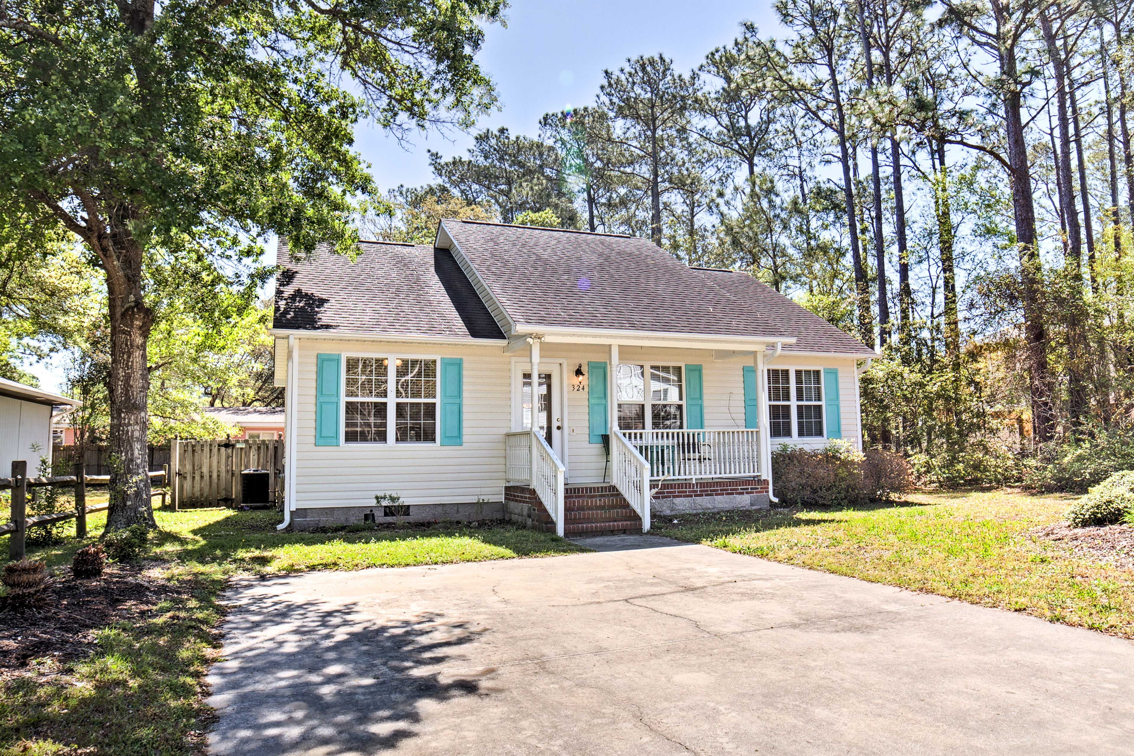Oak Island Vacation Rental | 3BR | 2BA | 1,100 Sq Ft | Steps to Enter