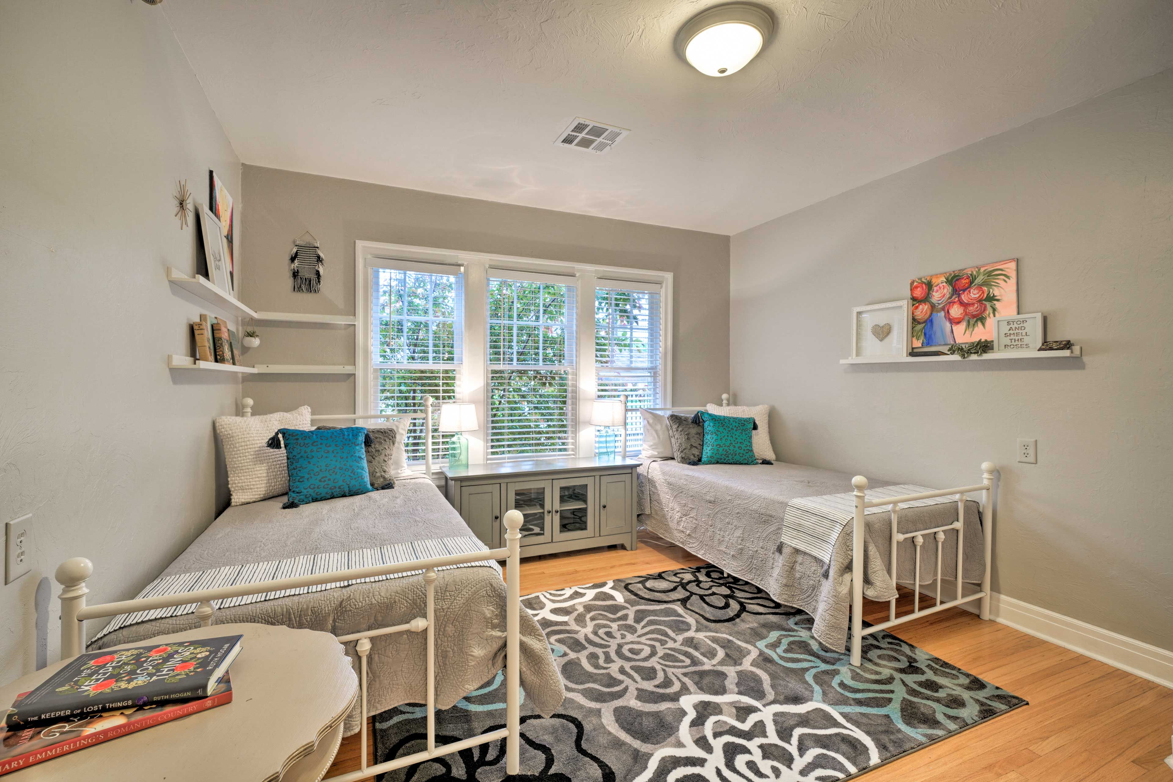 This bedroom has 2 twin beds.