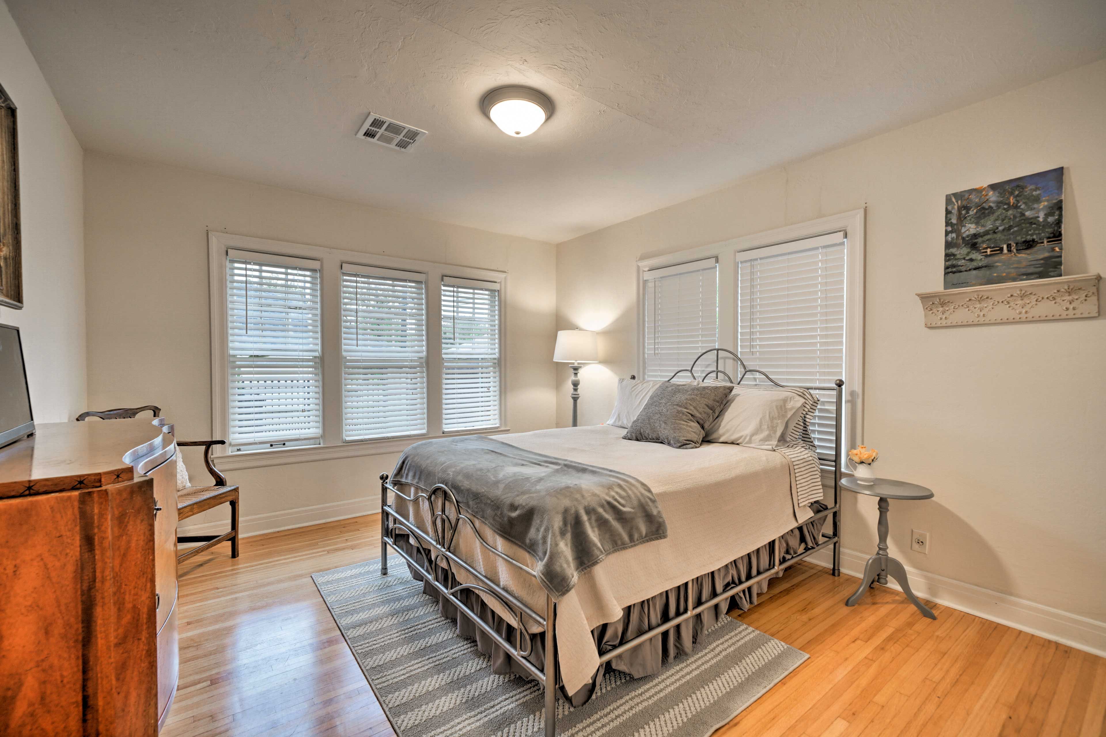 This bedroom features a queen bed.