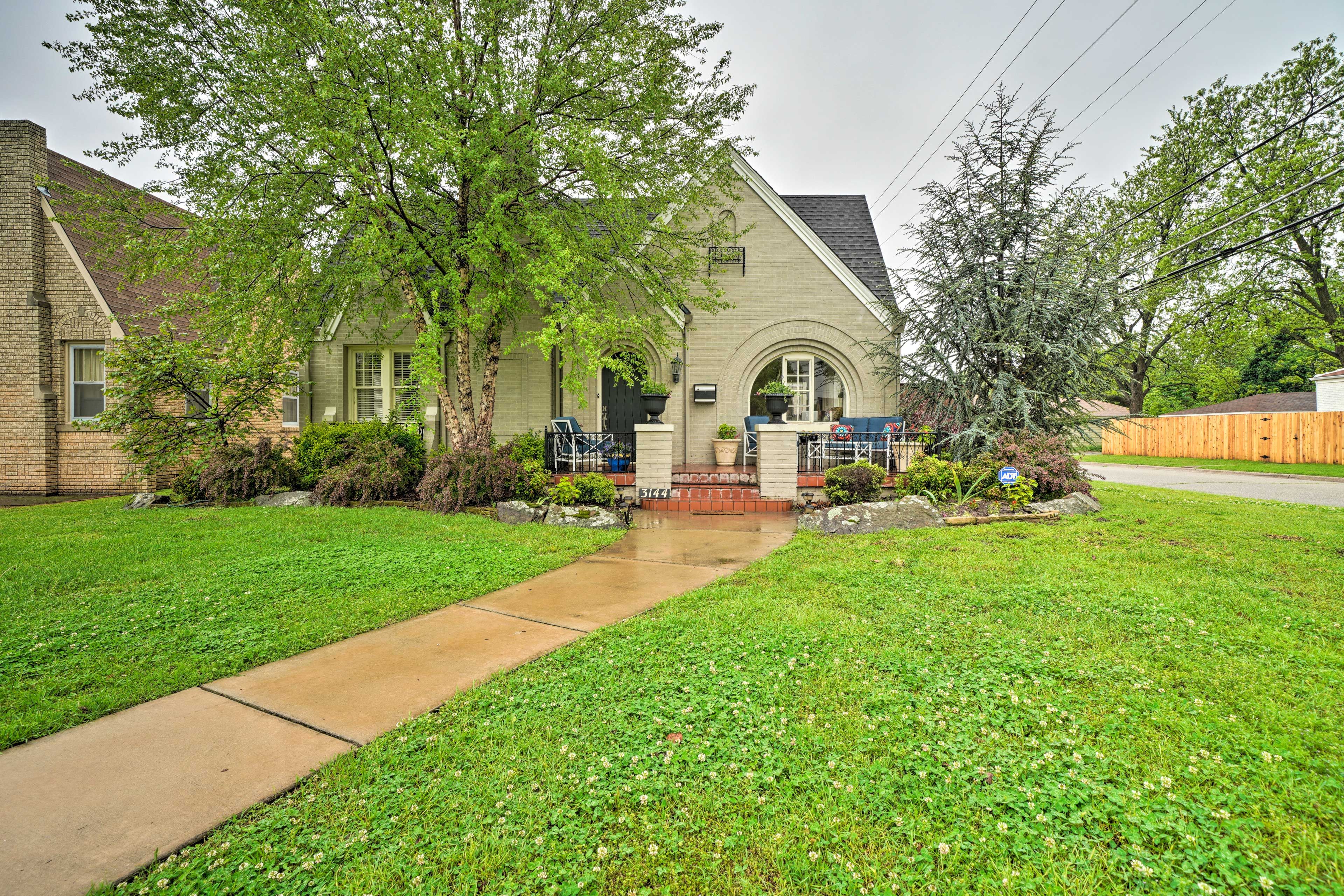 The home is located in the historic Linwood District!