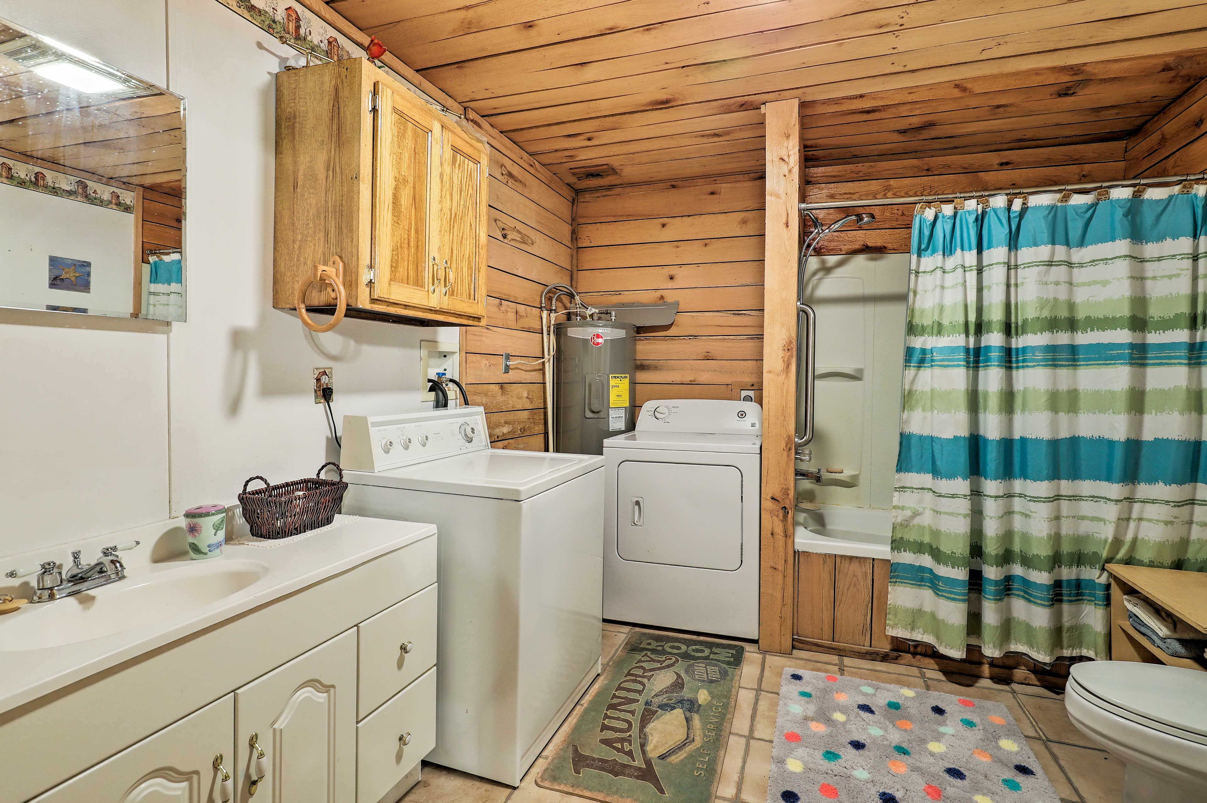 Bathroom | Towels Provided | Washer/Dryer