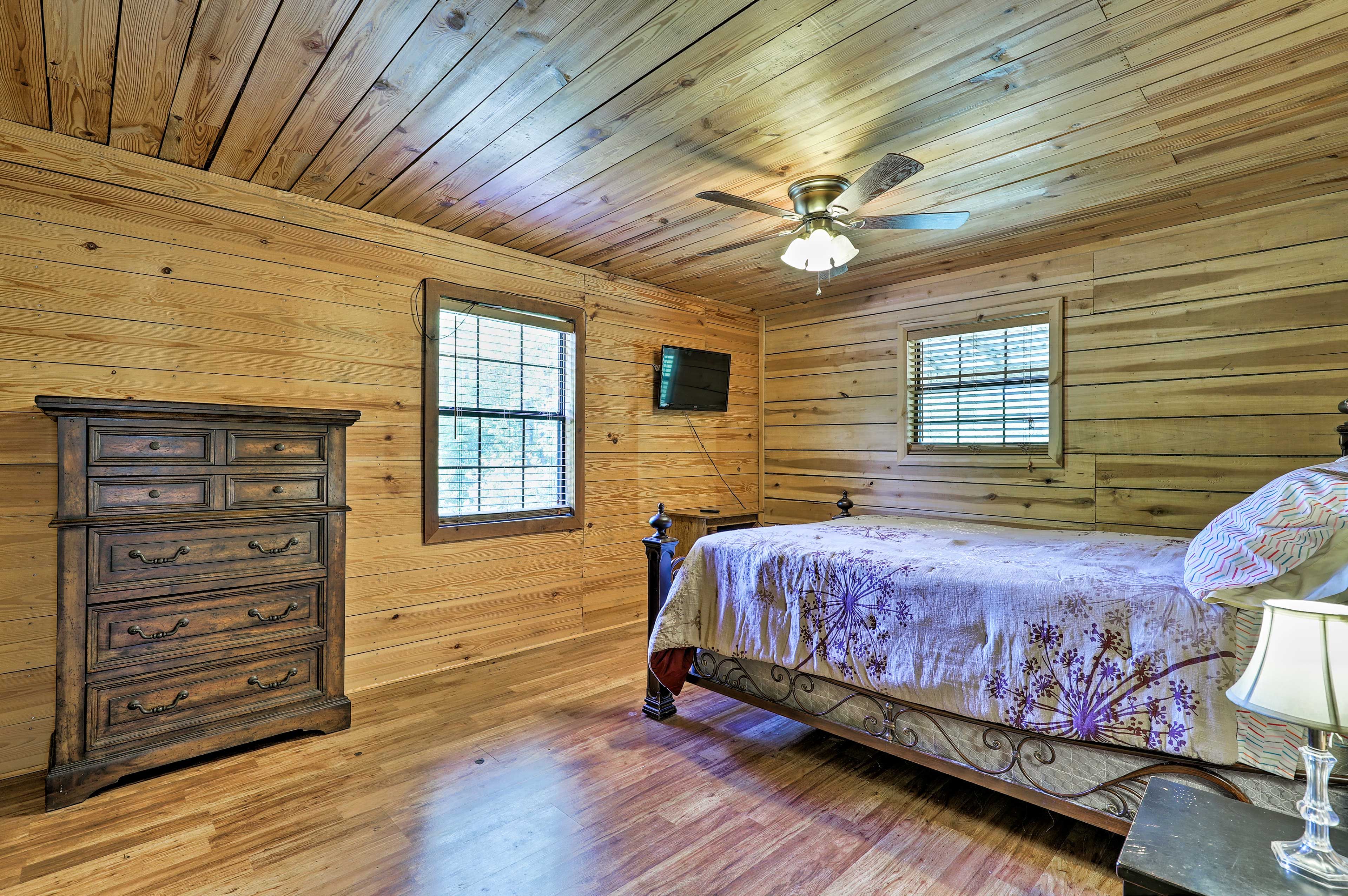 Bedroom 1 | Queen Bed | Linens Provided