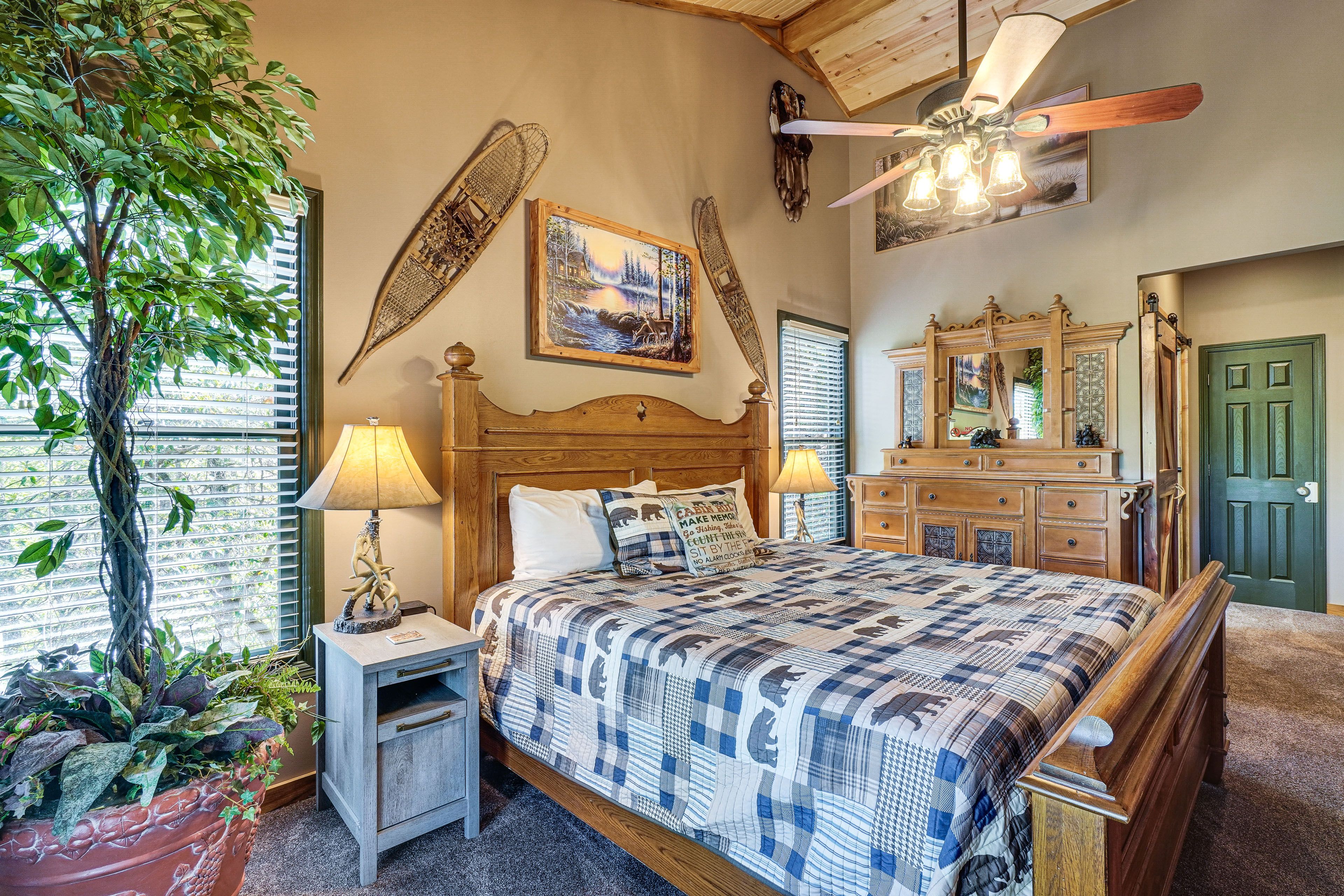 Bedroom 1 | King Bed