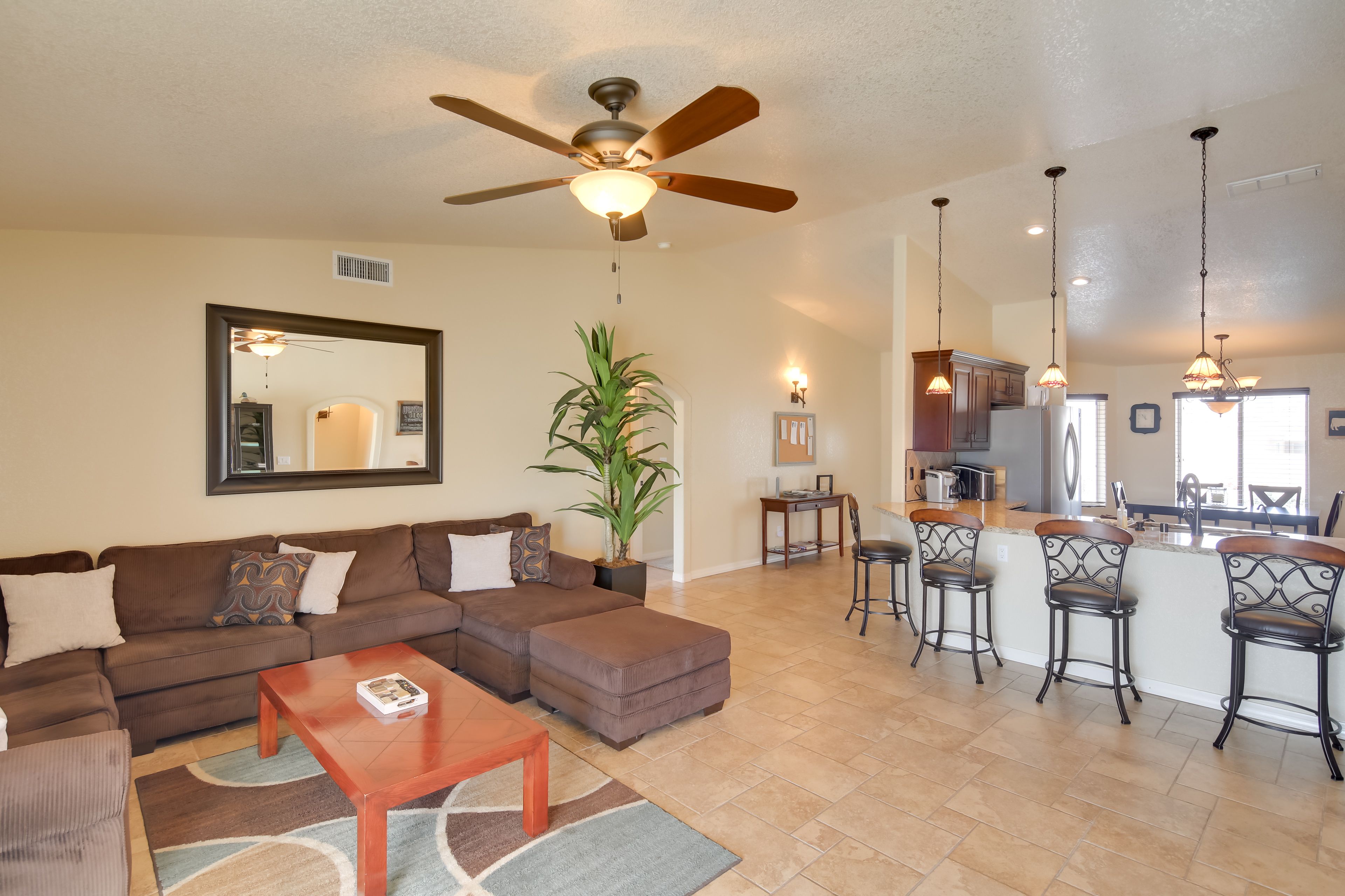 Living Room | Central A/C & Heating | Smart TV | Free WiFi