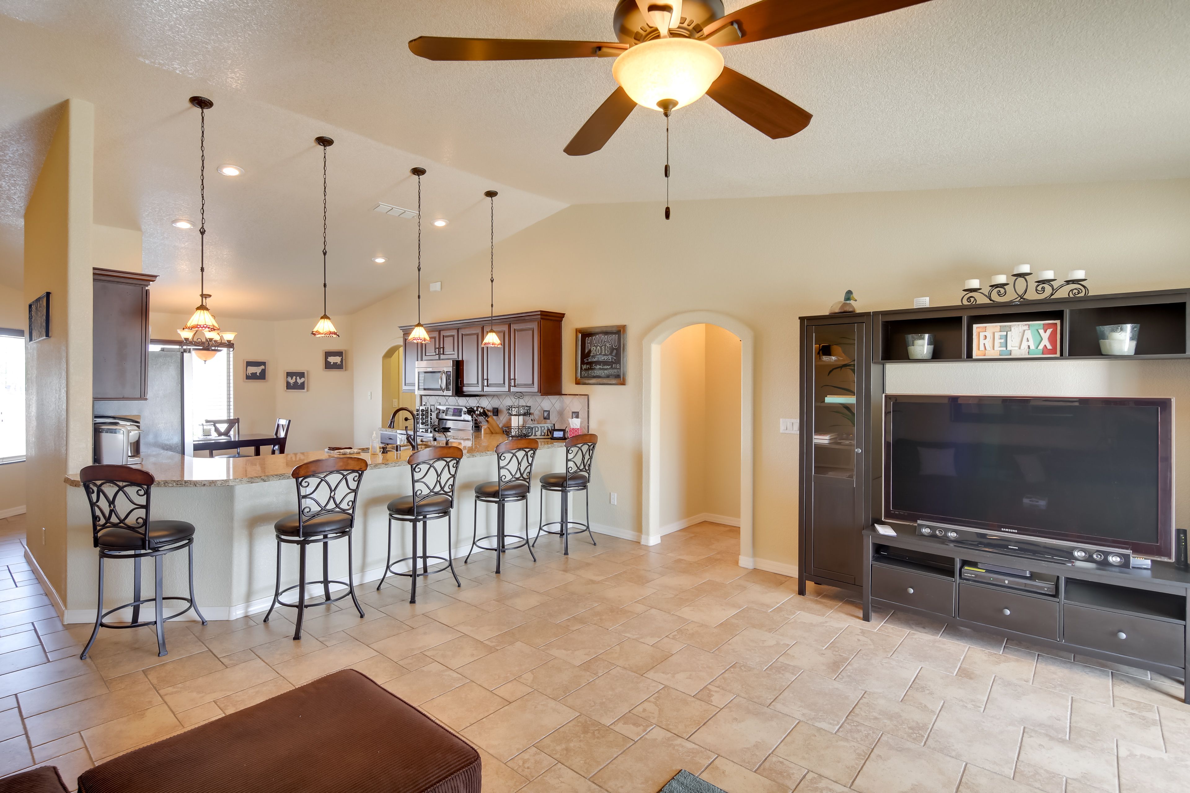 Living Room | Breakfast Bar