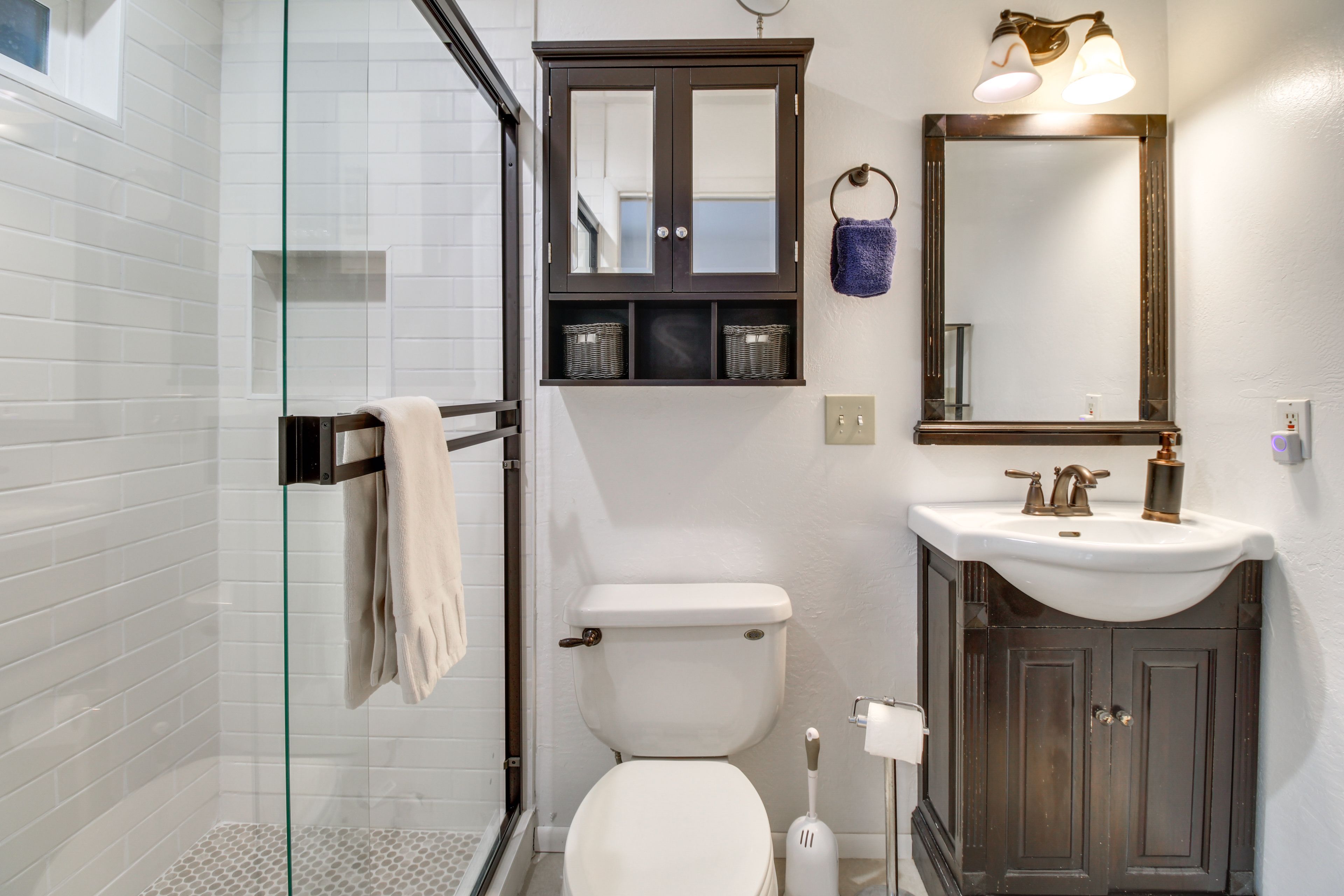 En-Suite Bathroom | Towels & Linens Provided