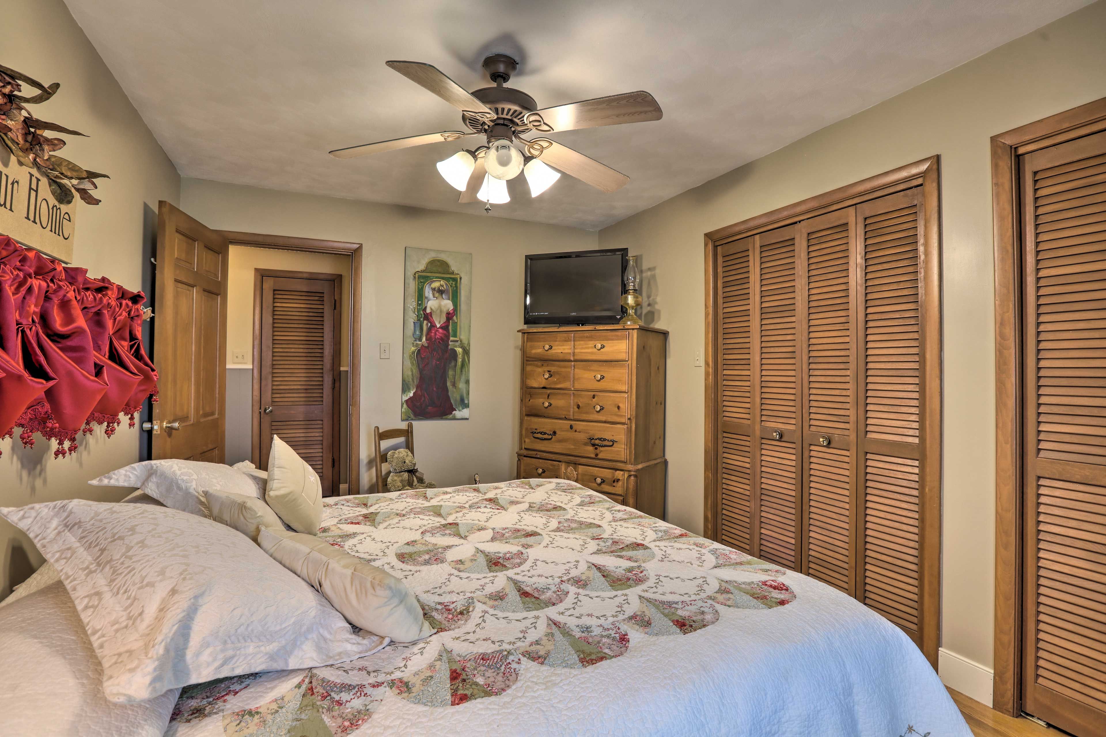 This second bedroom is perfect for 2 guests.