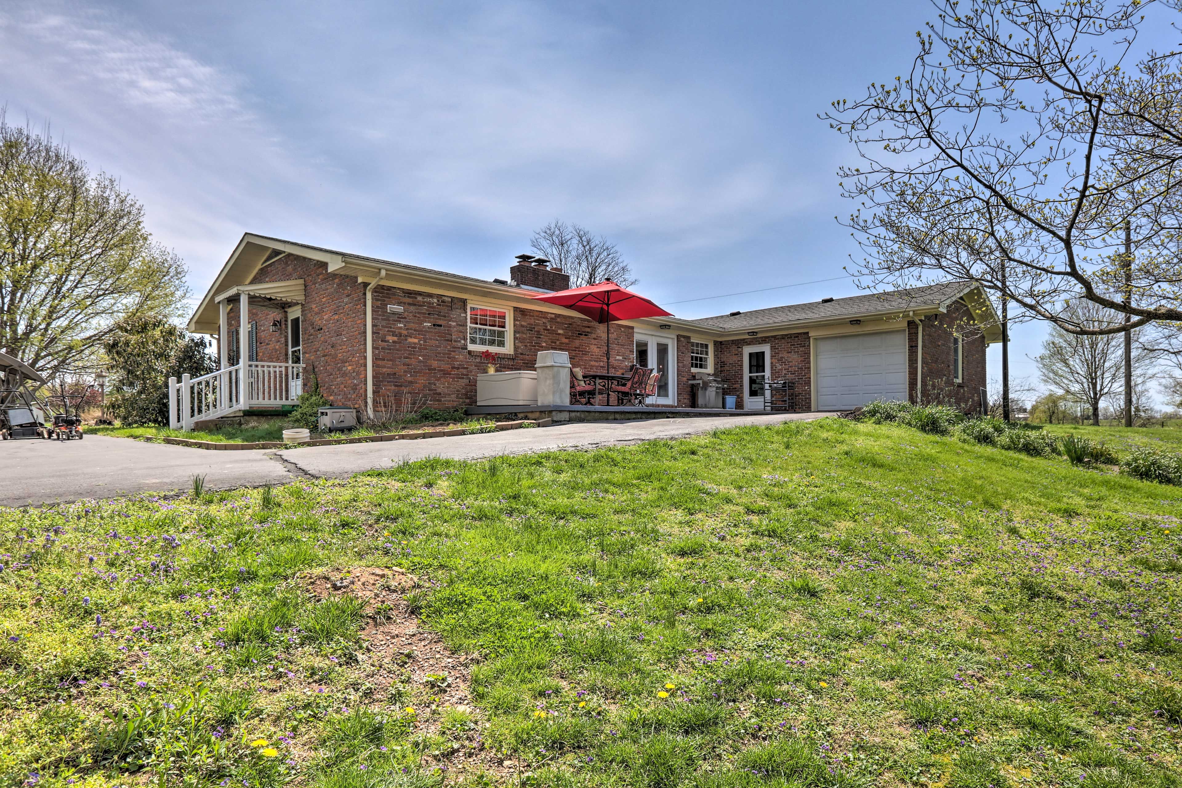 Fire up the gas grill and dine al fresco on the back patio!