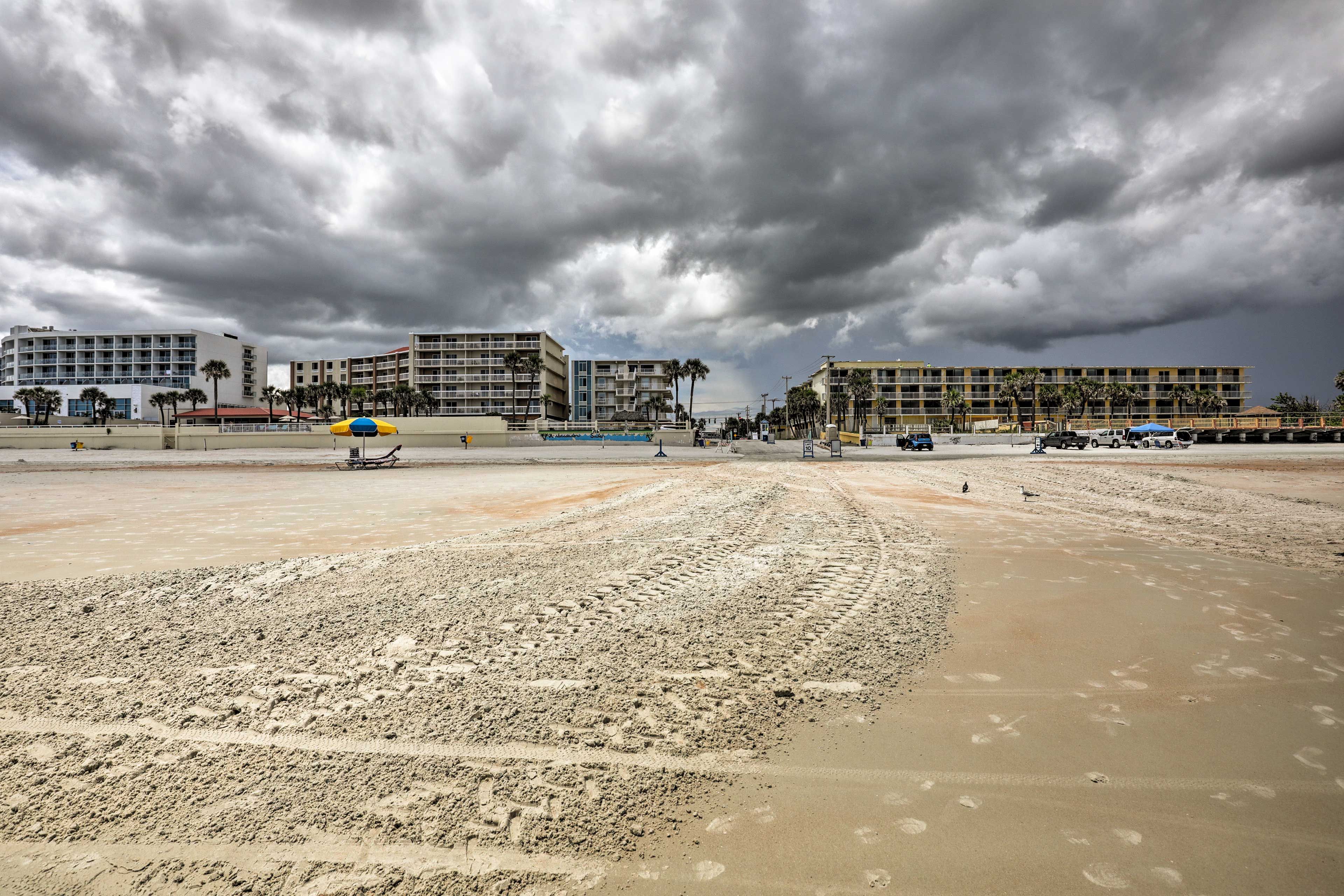 Nothing beats this condo's ideal location in the heart of Daytona Beach.