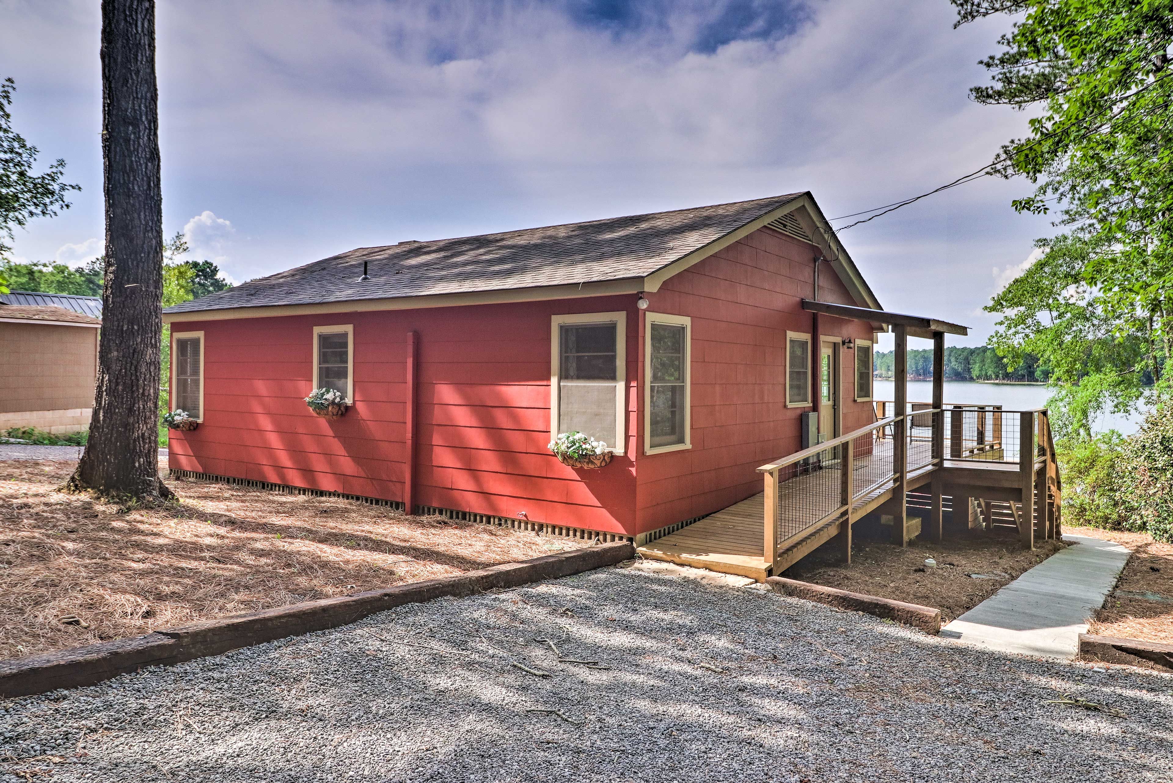Parking | Driveway (2 Vehicles, Boat Trailer)