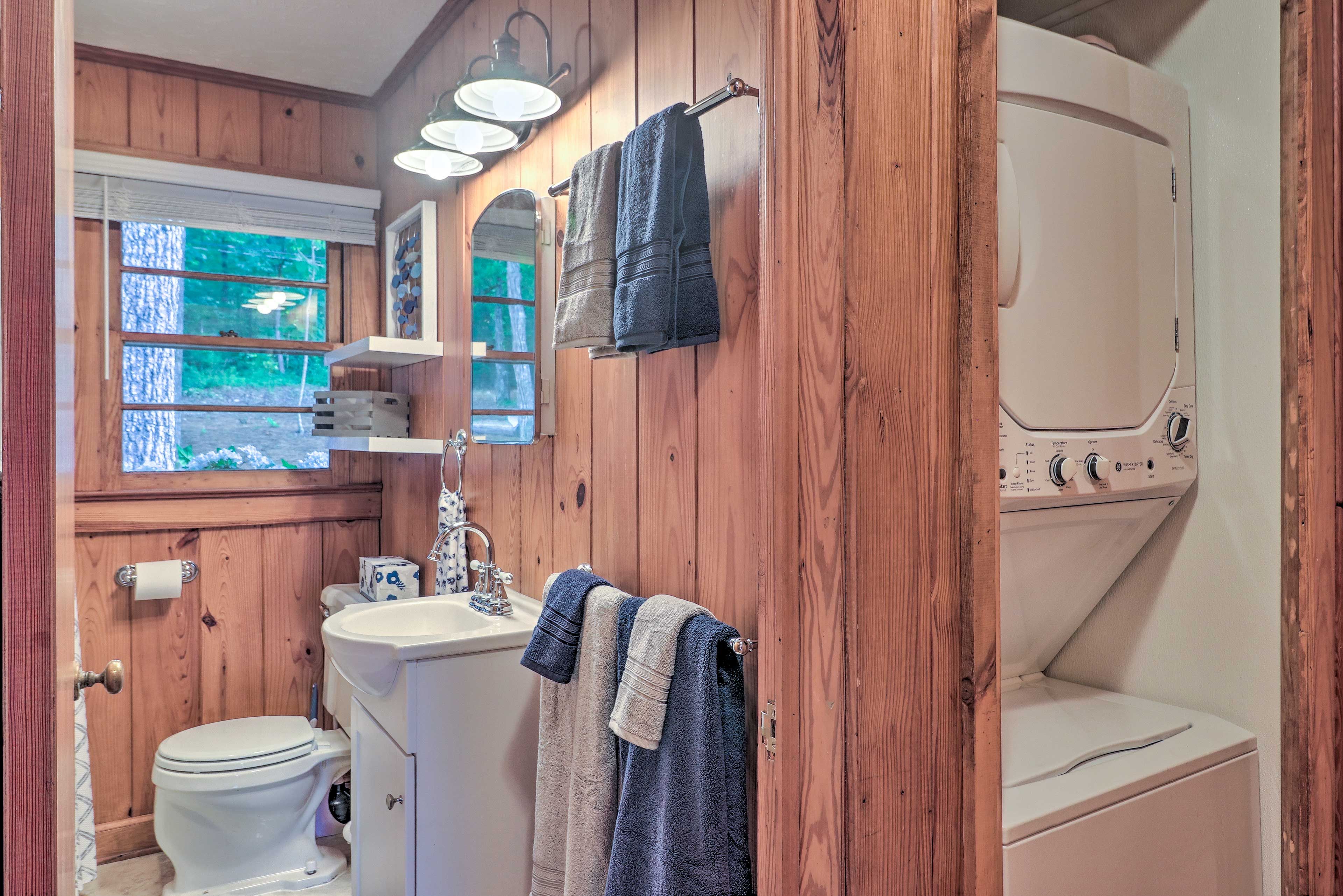 Bathroom | Towels Provided | Washer/Dryer