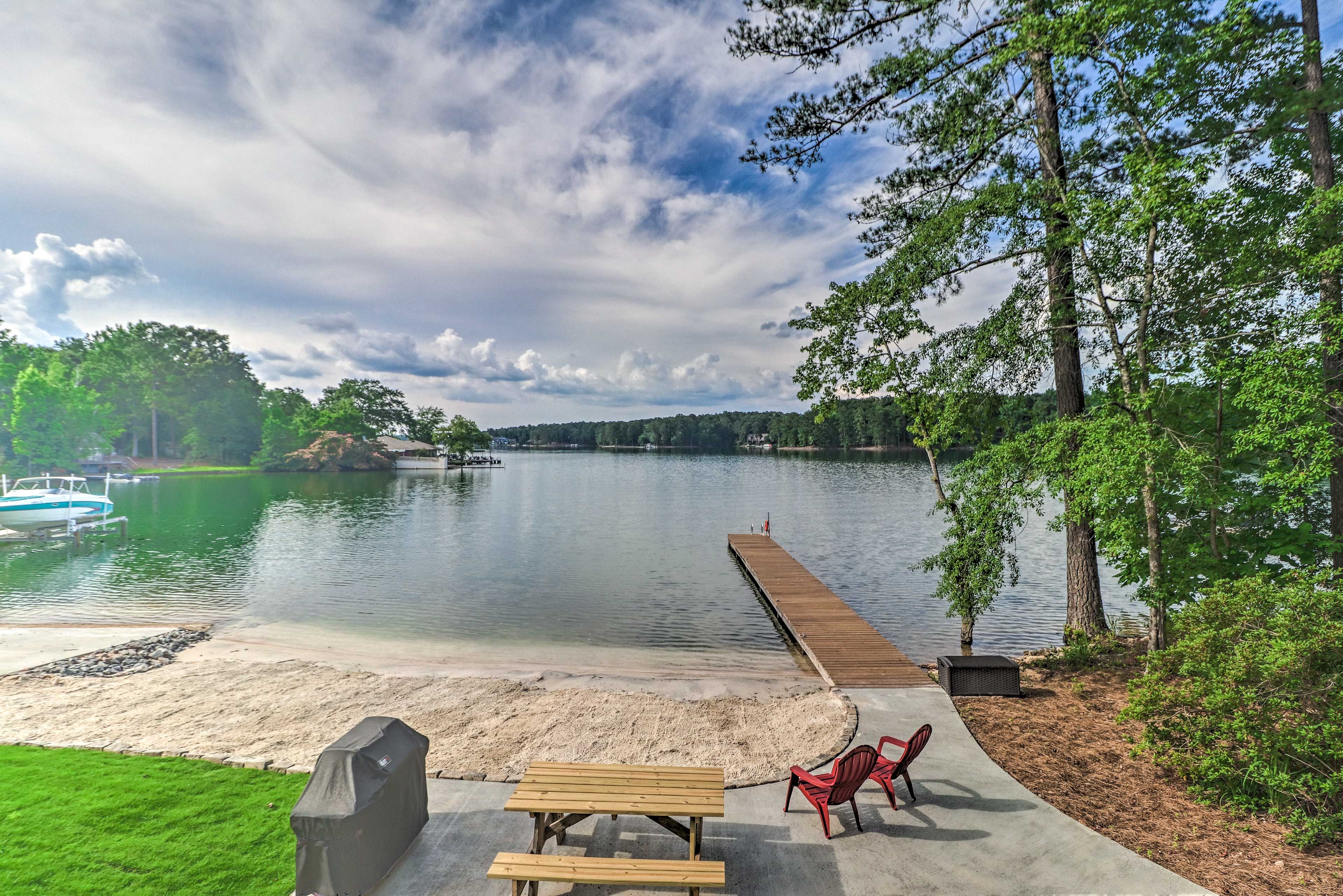 Outdoor Space | Gas Grill | Lake Access