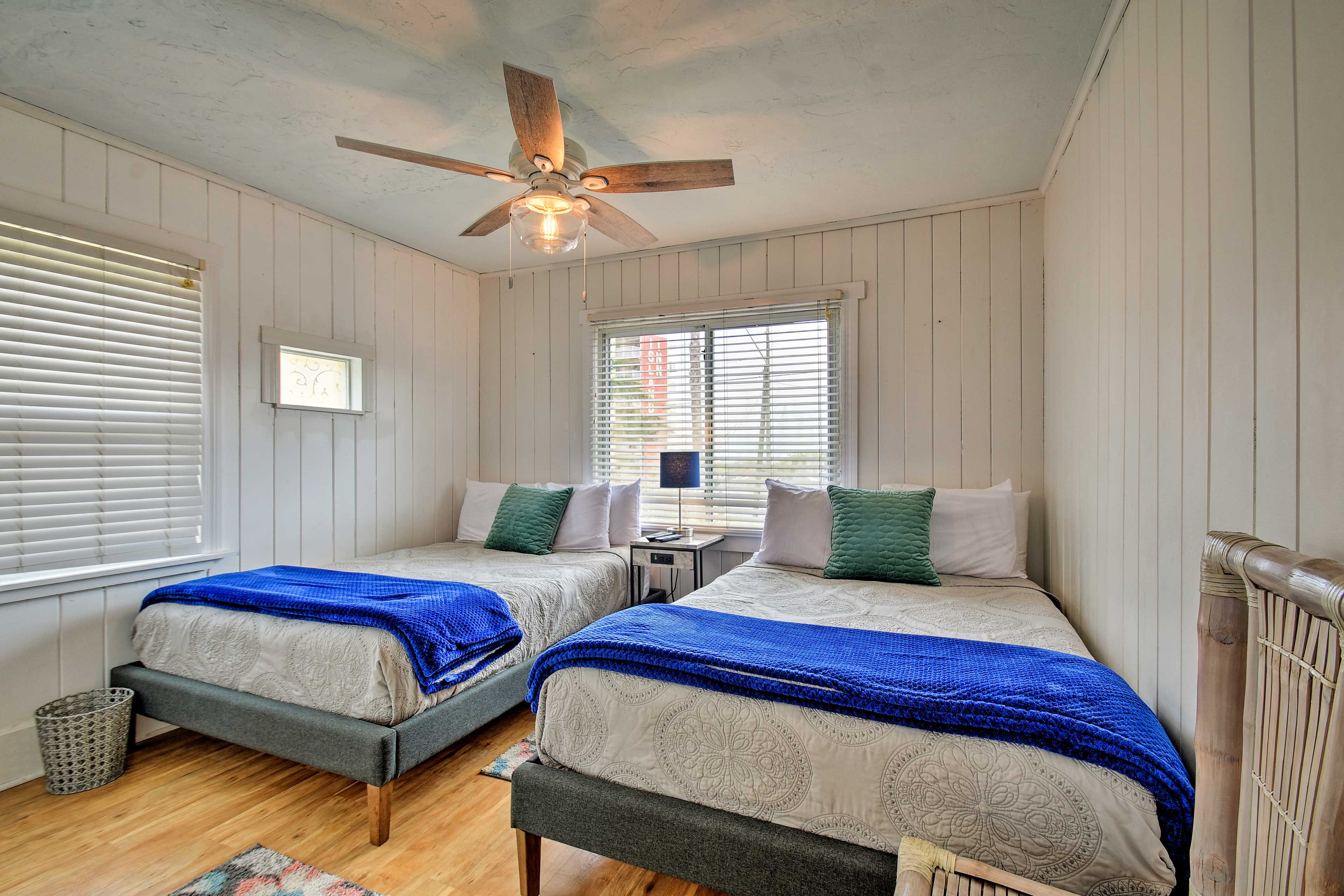 You'll find 2 full beds in this bedroom.