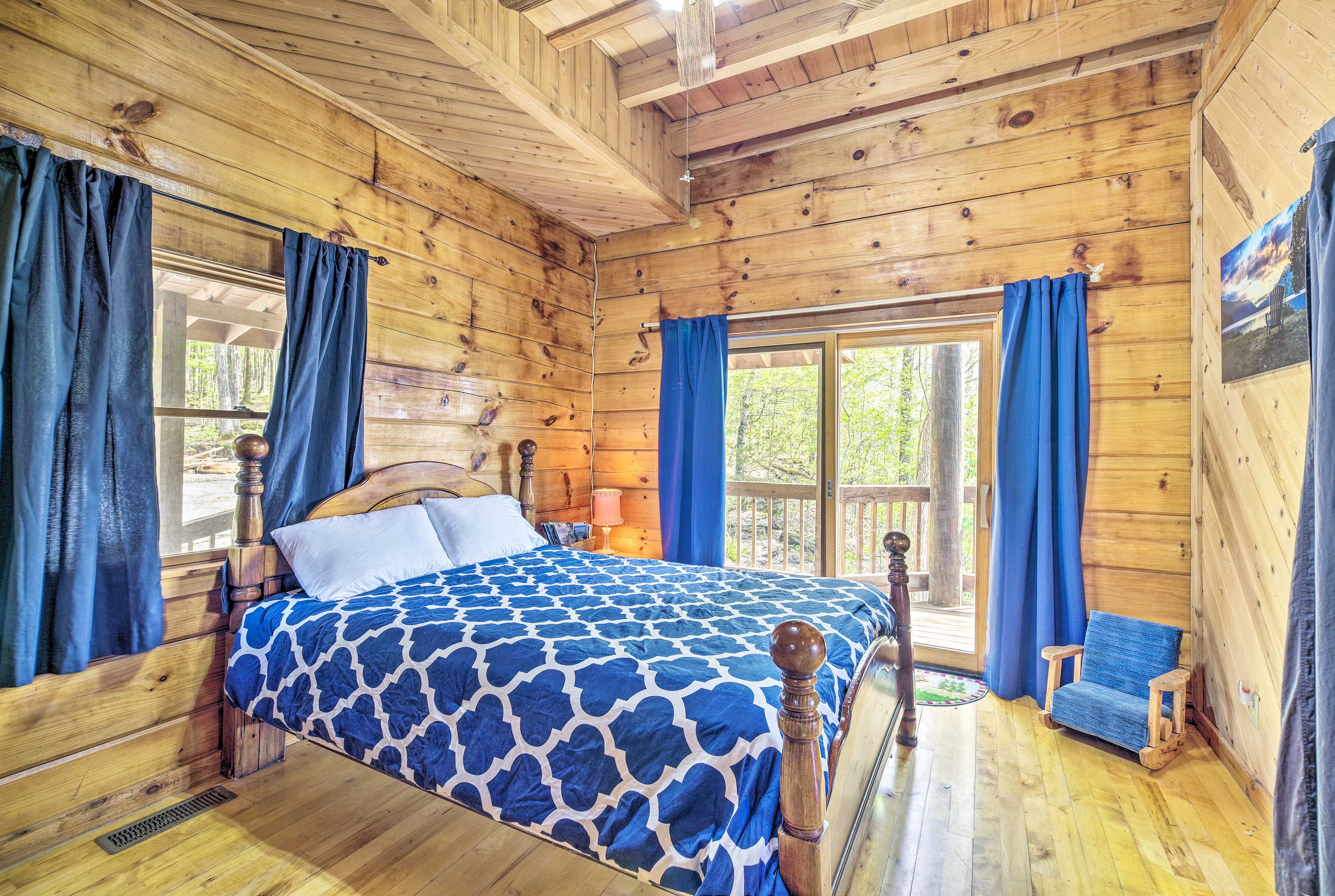 Bonus Room | Queen Bed