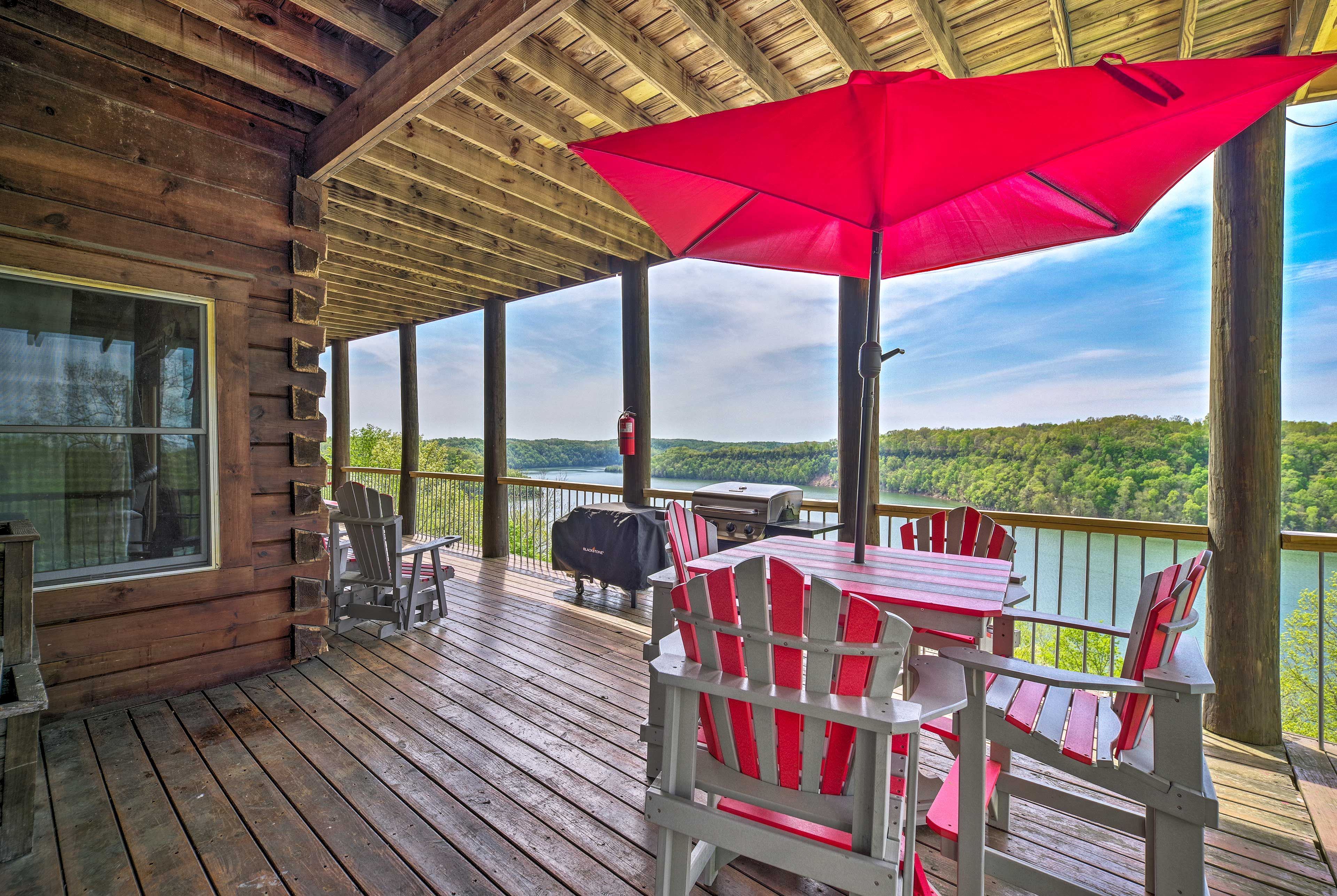 Wraparound Deck | Gas Grill | Outdoor Dining