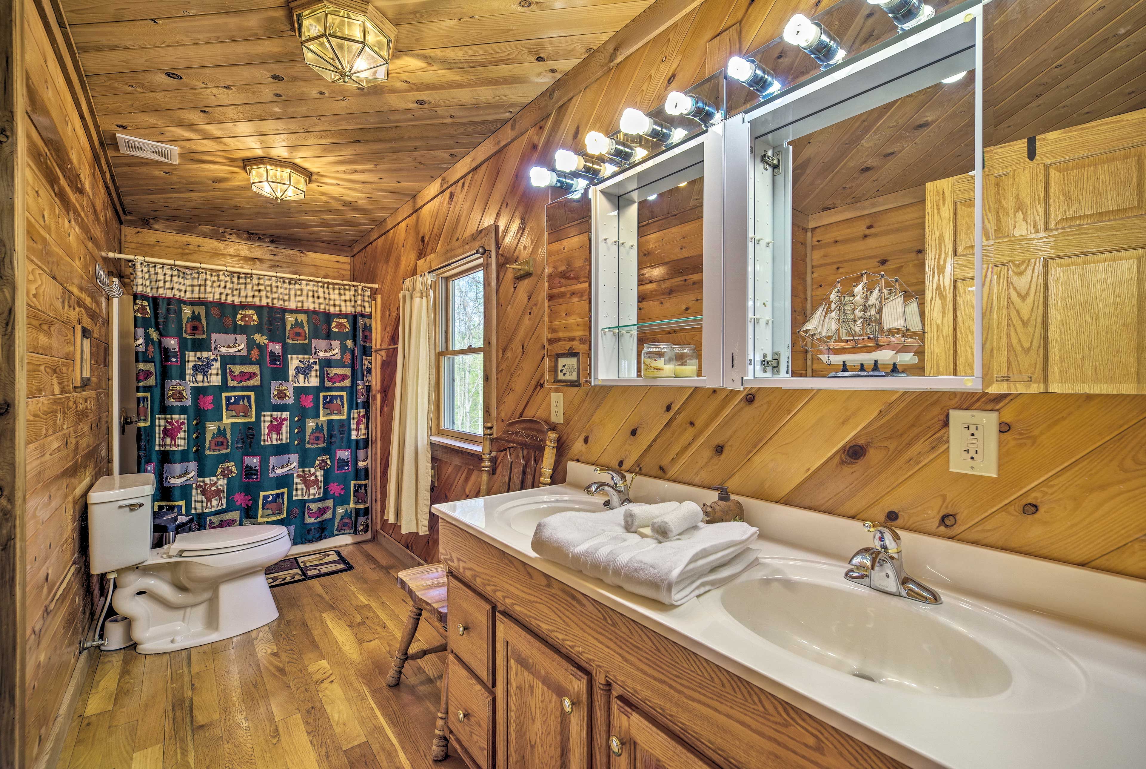 Full Bathroom | Washer & Dryer