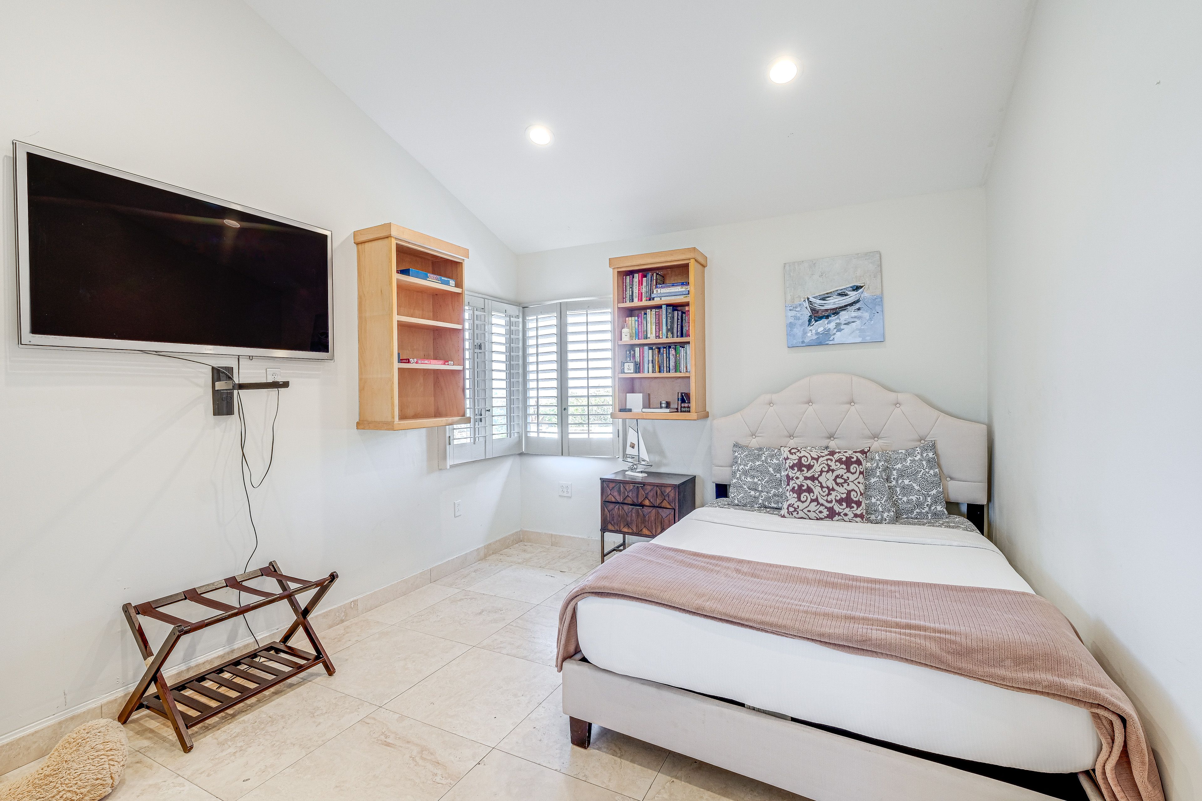 Bedroom 4 | Queen Bed
