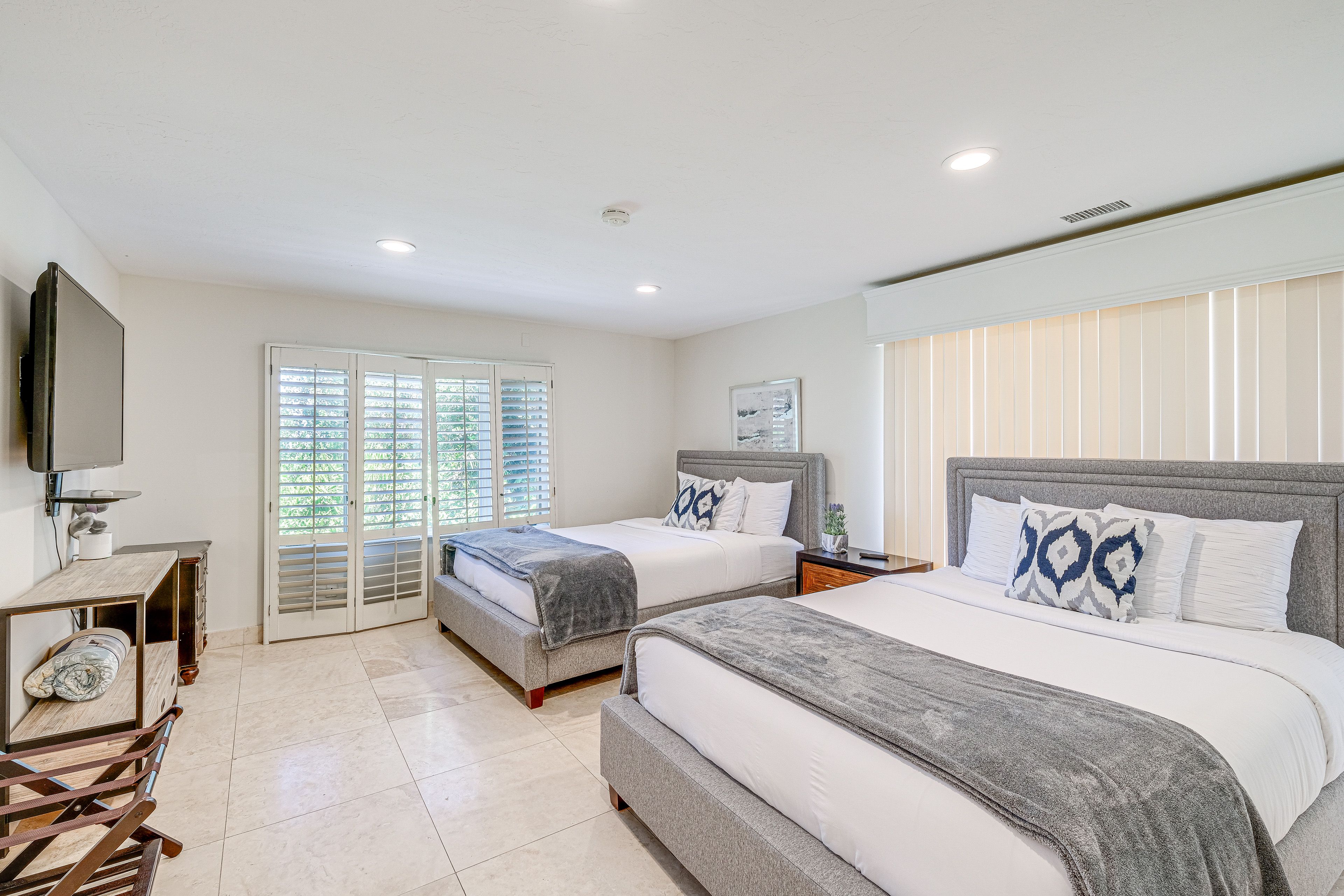 Bedroom 5 | 2 Queen Beds