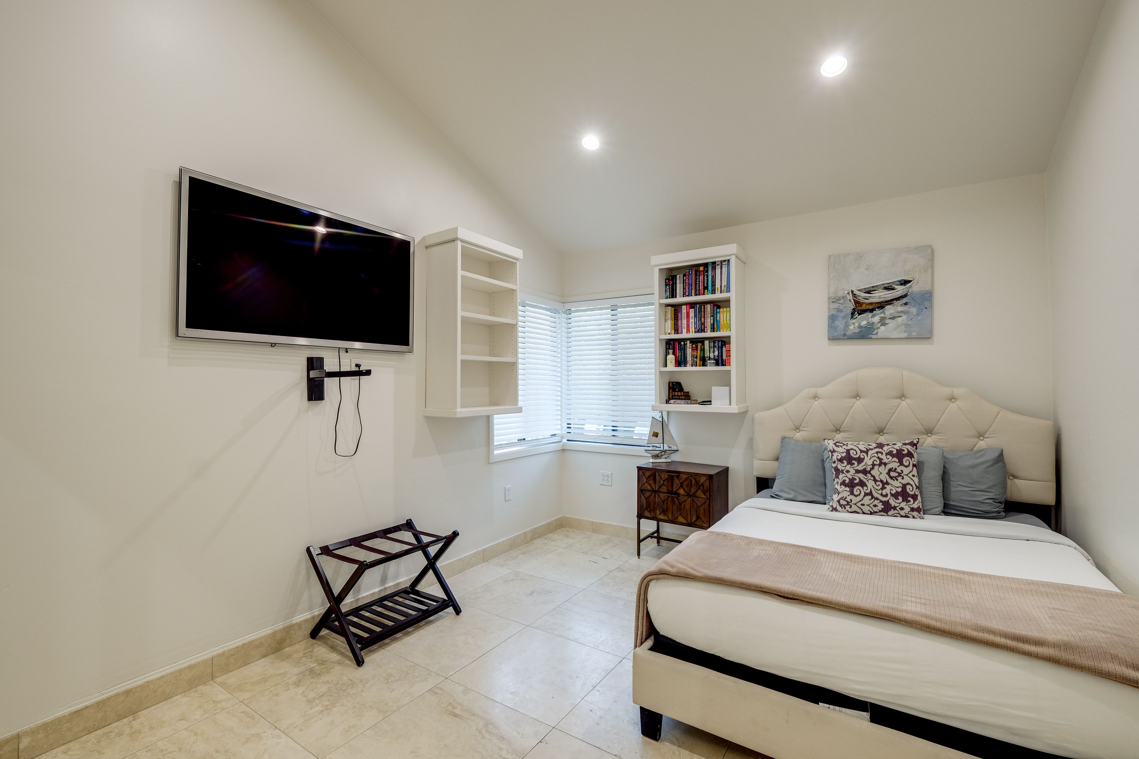 Bedroom 4 | Queen Bed