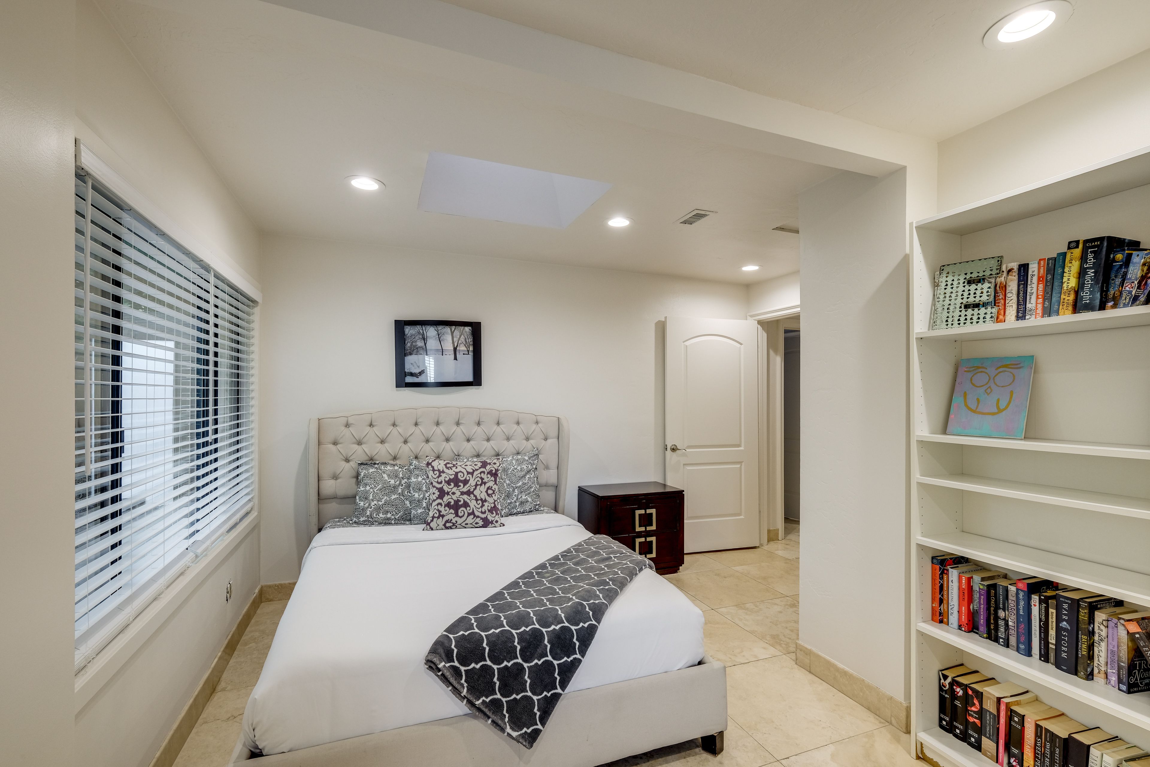 Bedroom 2 | Queen Bed