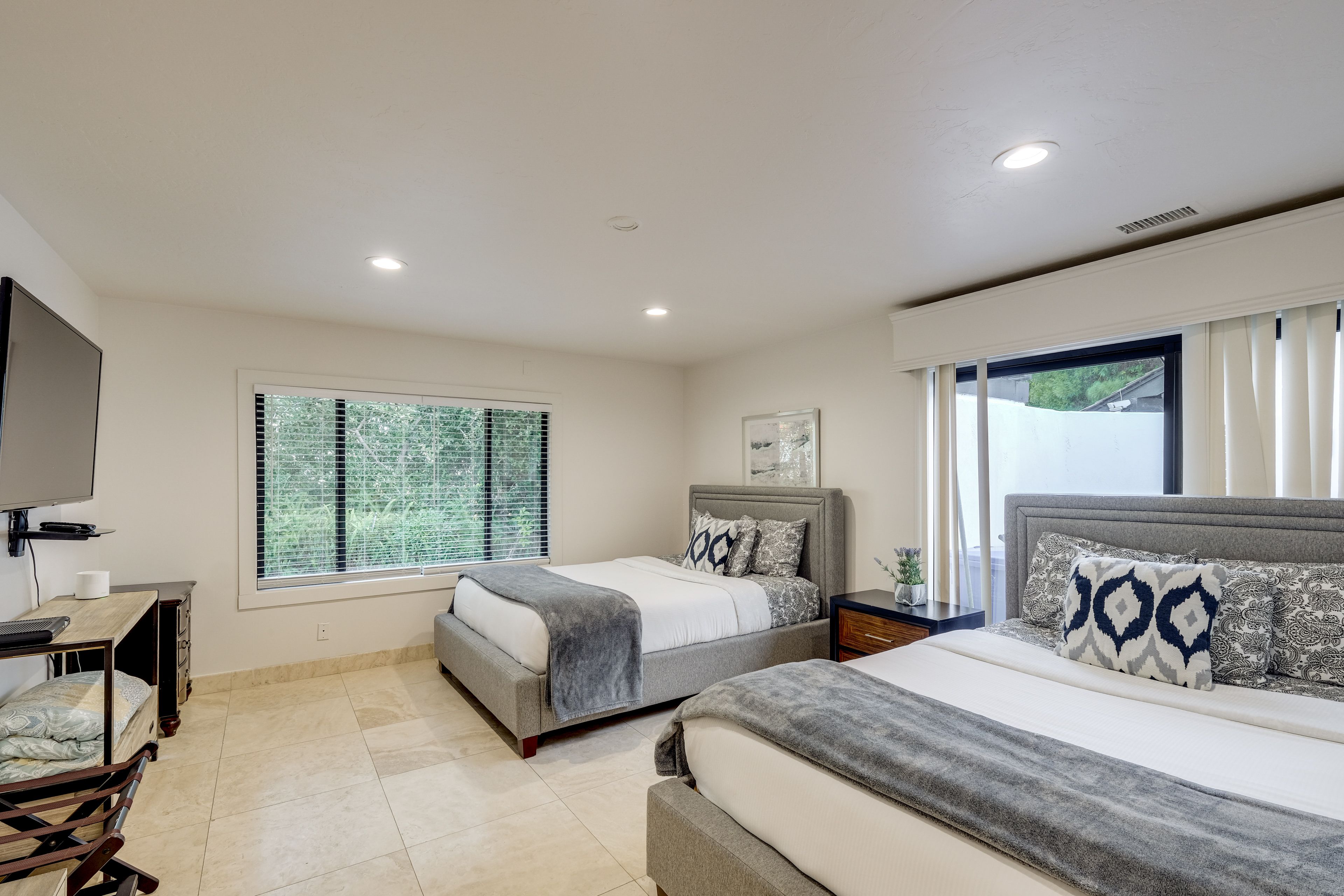 Bedroom 5 | 2 Queen Beds