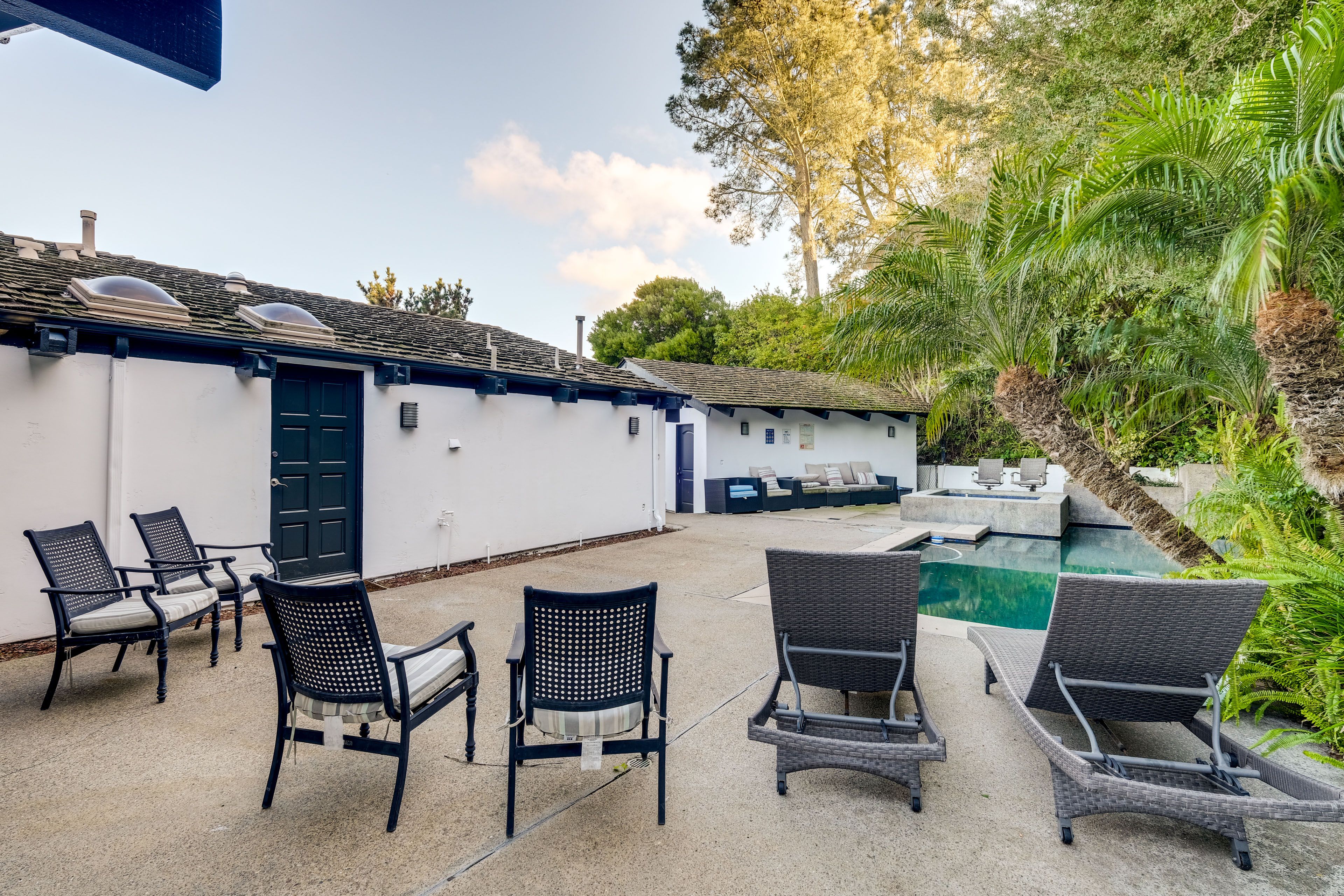 Private Yard | Swimming Pool | Hot Tub