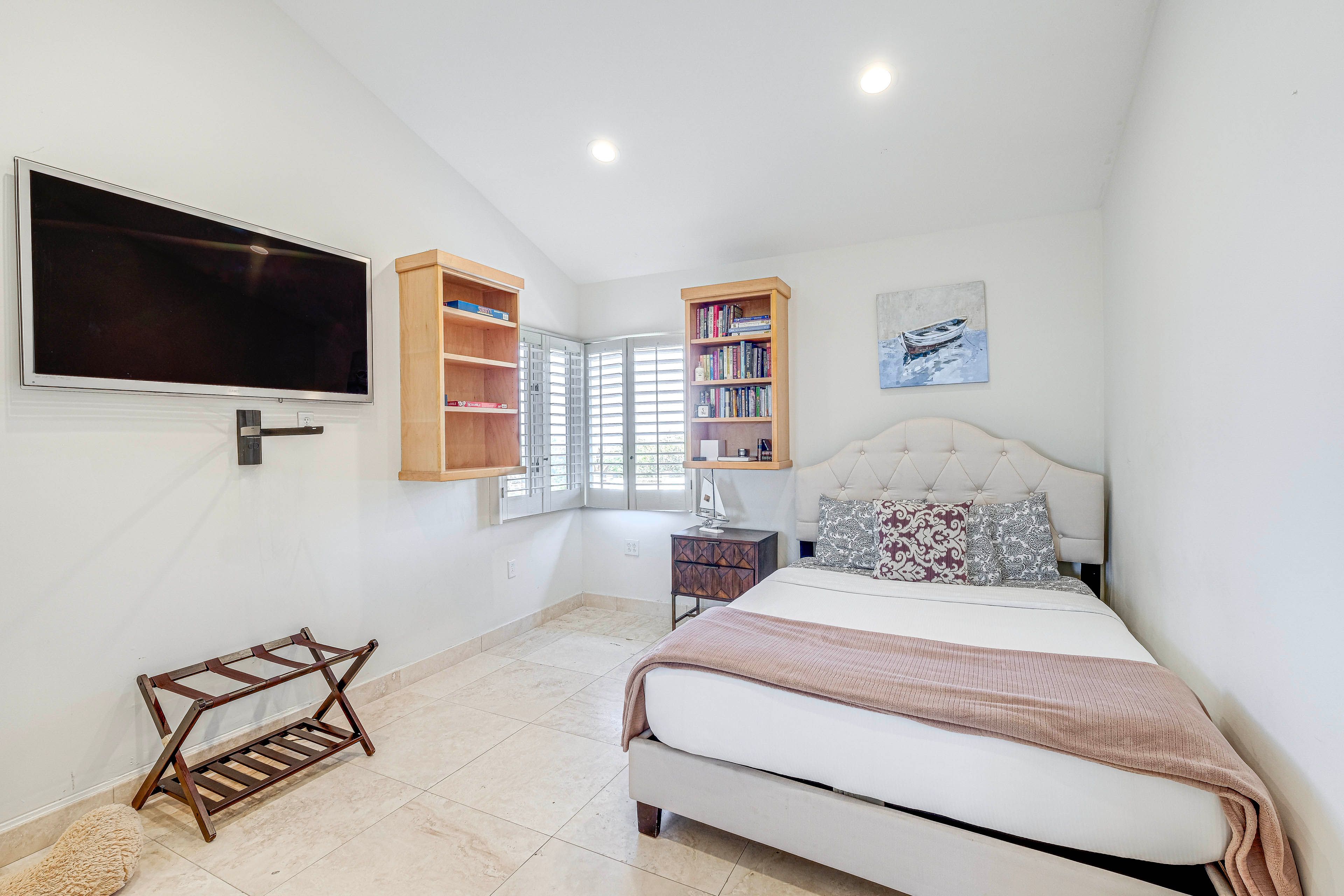 Bedroom 4 | Queen Bed
