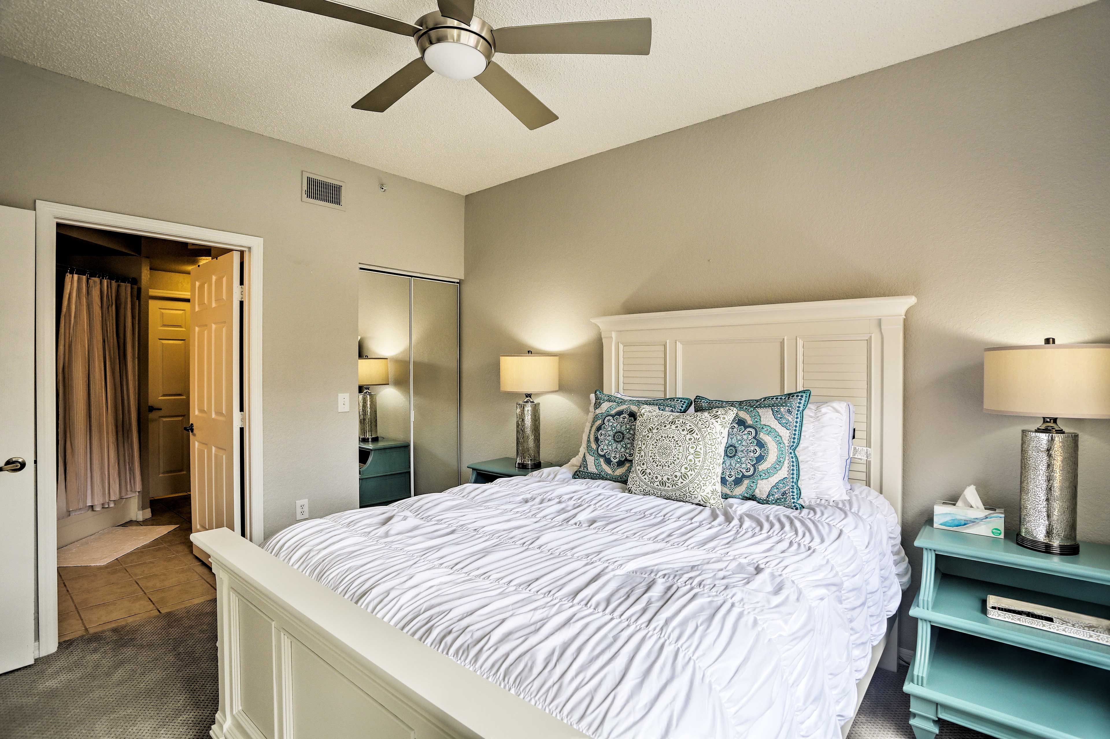 Turn on the lamp on the bedside table to read a book before falling asleep.