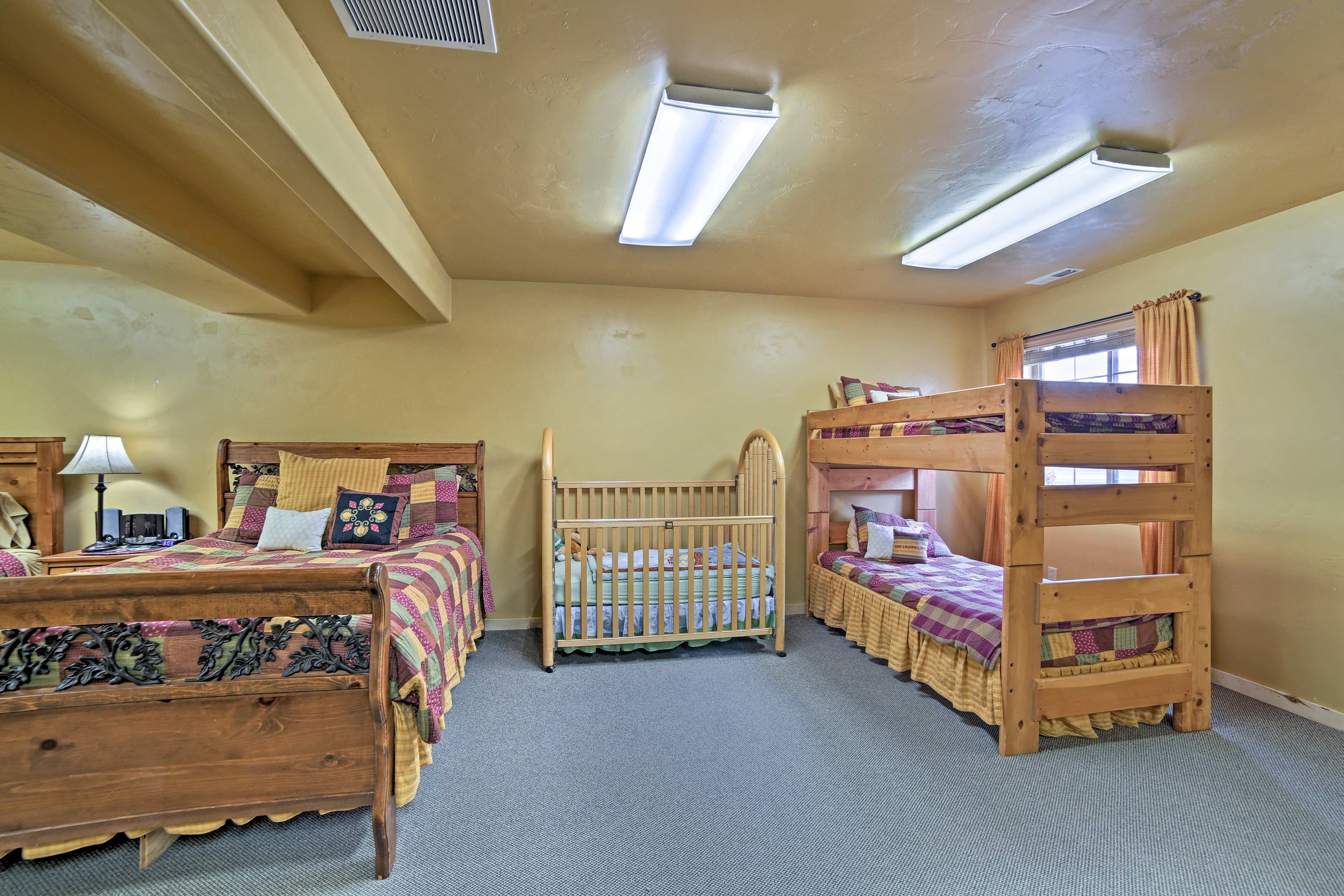Lounge in one of the queen beds while the little one rests in the crib.